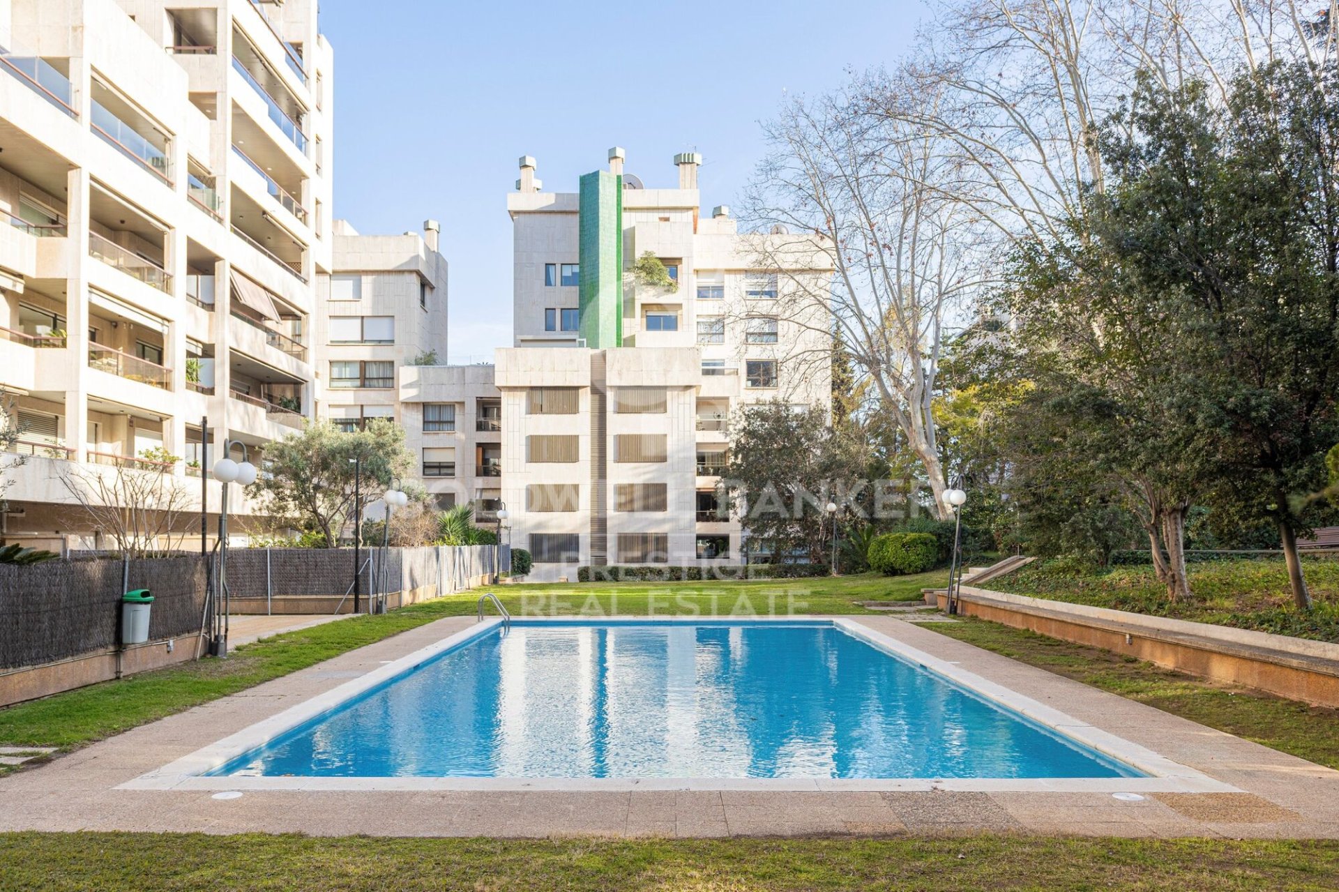 Квартира в Барселона, Испания 4 спальни, 221м2 №160011
