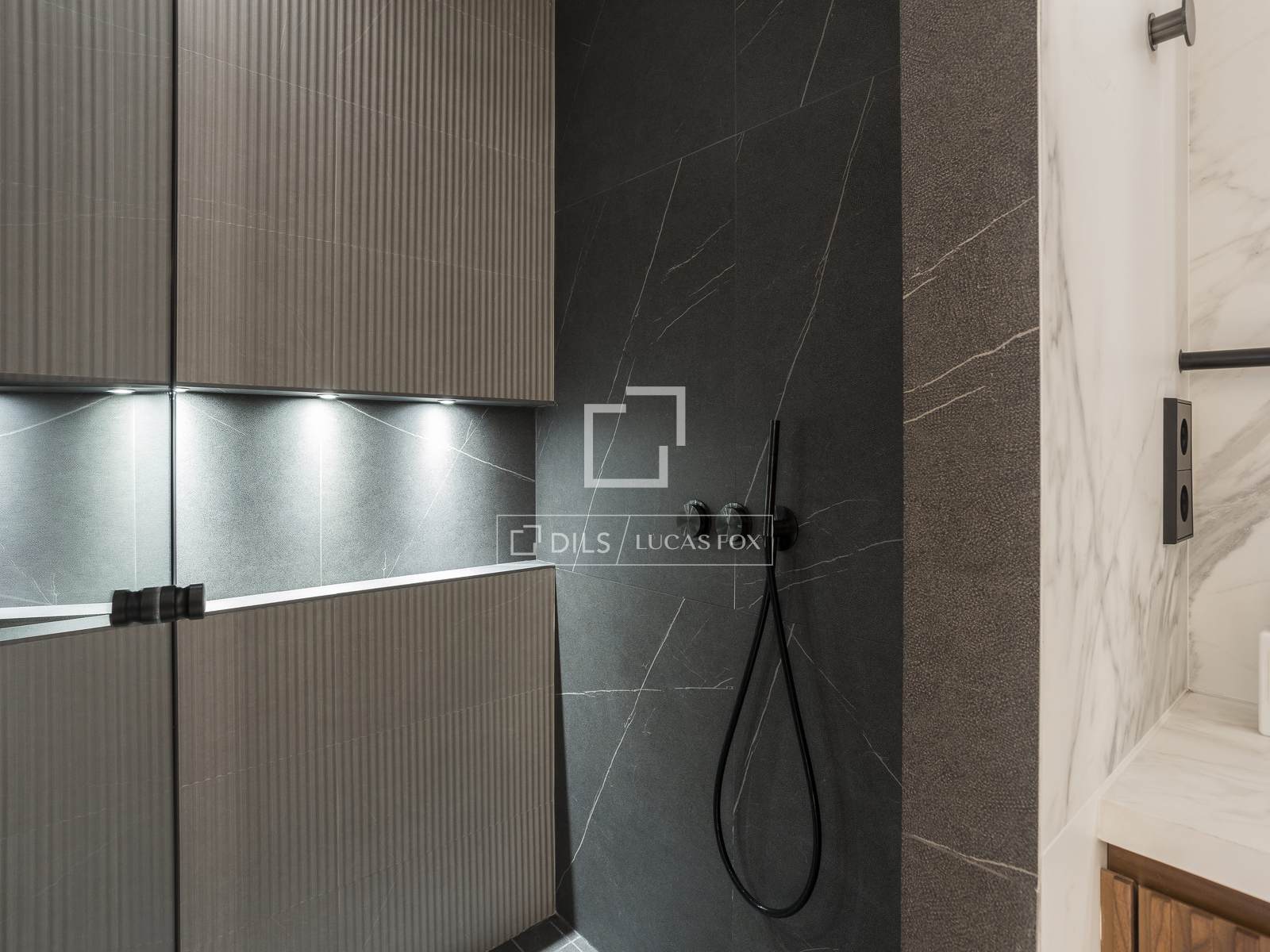 Huoneisto Barcelona, Espanja 5 makuuhuonetta, 427 m2 No. 150202