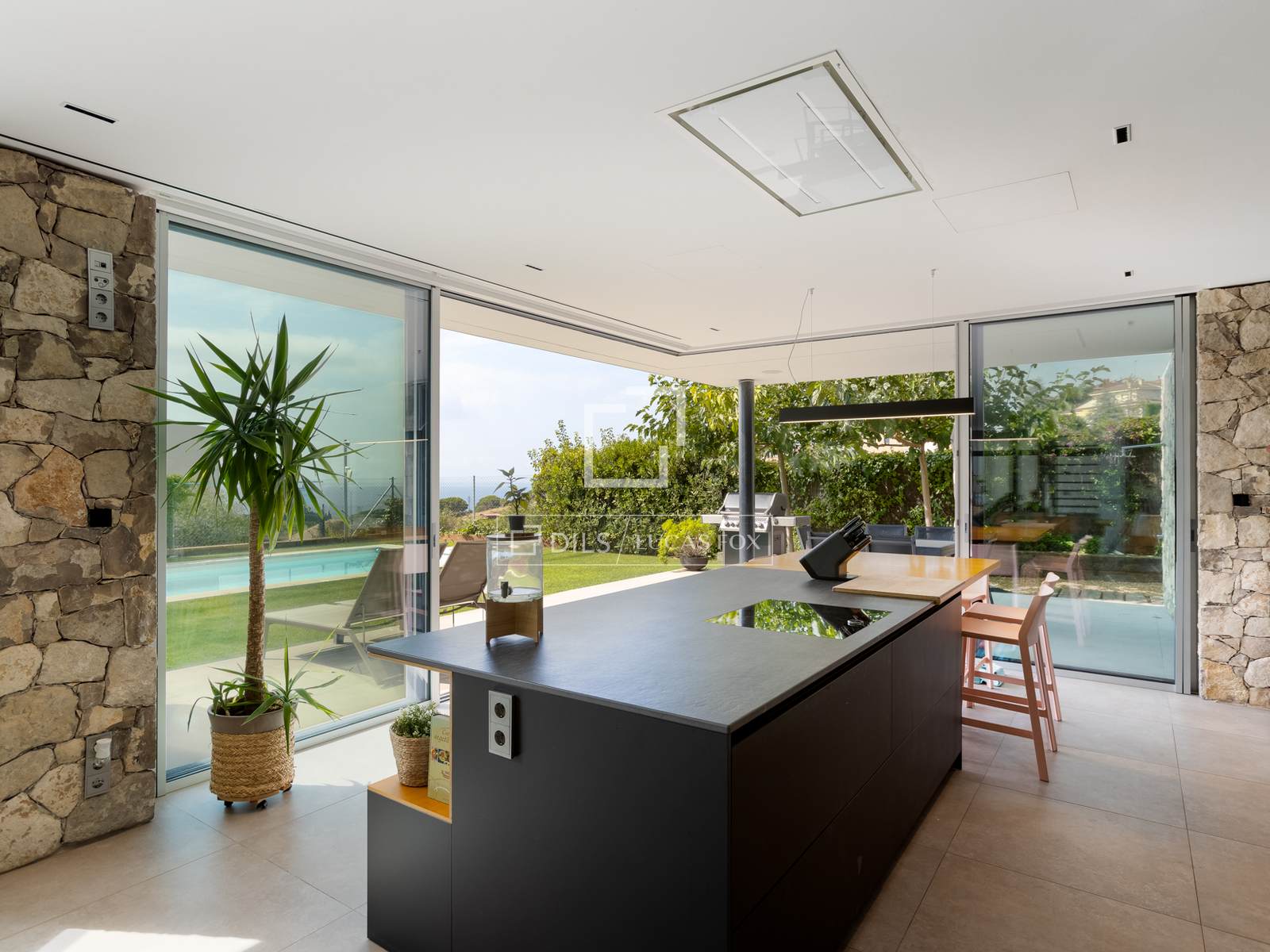 Villa in Teia, Barcelona, Spain 4 bedrooms, 494 sq.m. No. 150205