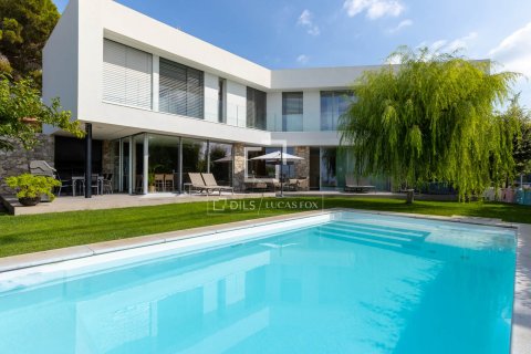 Villa i Teia, Barcelona, Spanien 4 sovrum, 494 kvm. Nr. 150205