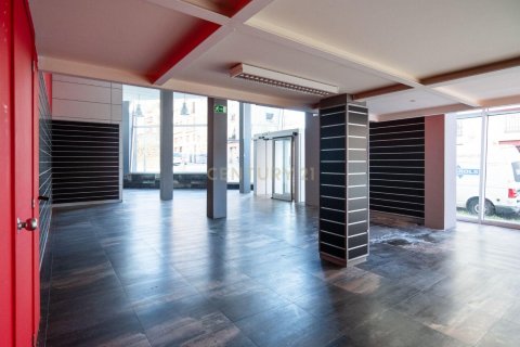 Commercial property in Manresa, Barcelona, Spain 4 bedrooms, 182 sq.m. No. 196039