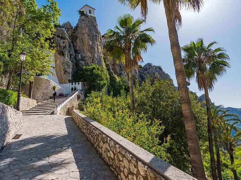 Why should a digital nomad choose Spain?