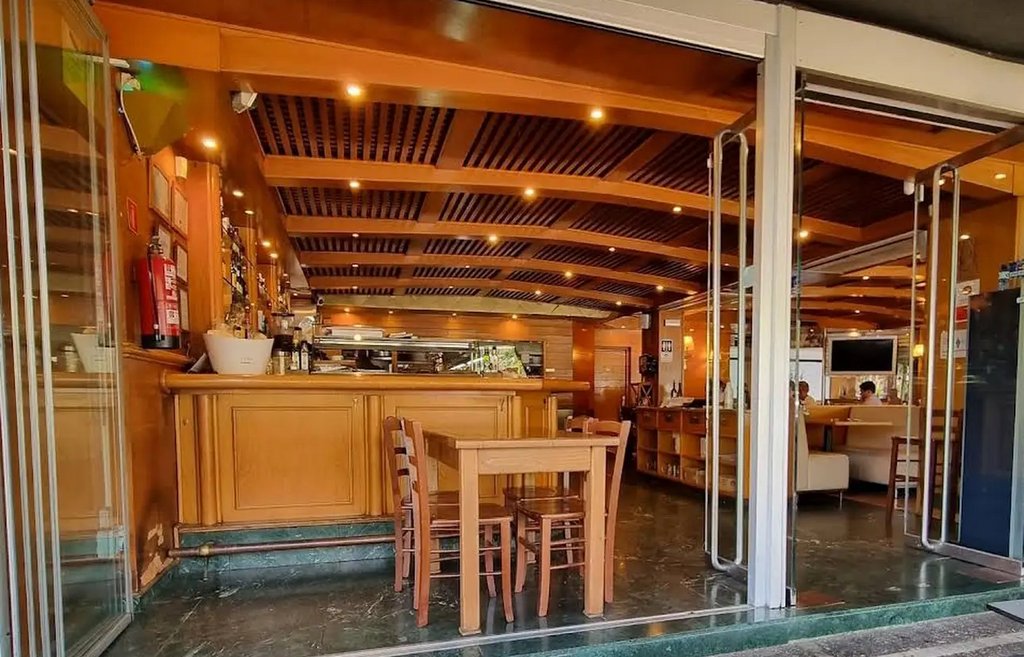 Commercial property à Barcelona, Espagne 181 m2 No. 140902