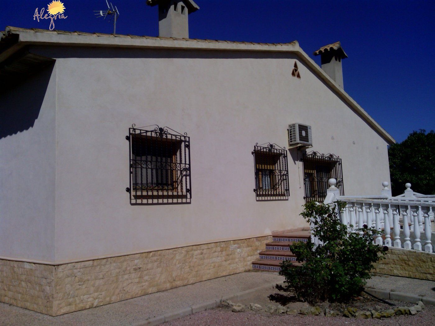 Commercial property in Elche, Alicante, Spain 3 bedrooms, 705 sq.m. No. 164990