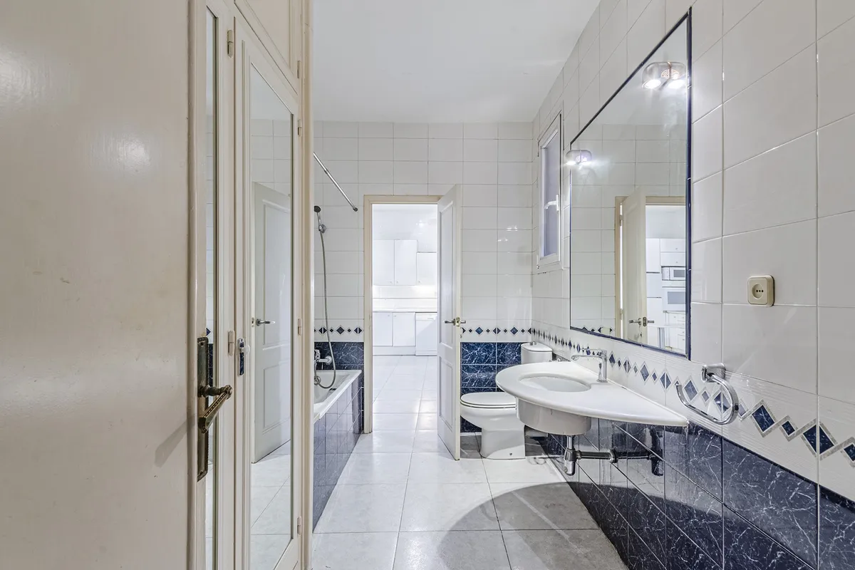 Apartamento en Barcelona, España 3 dormitorios,  No. 141204