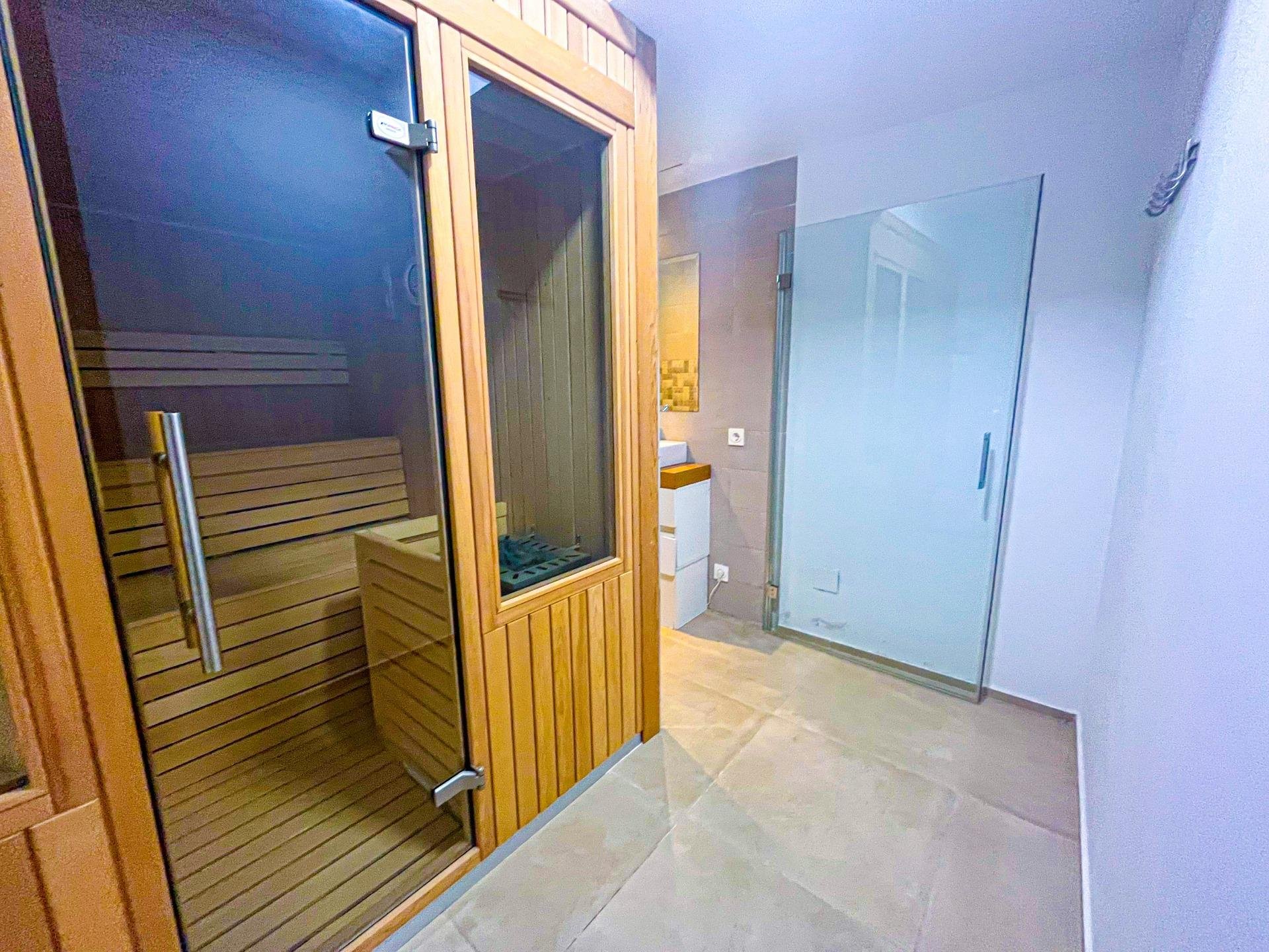 Huvila La Zenia, Alicante, Espanja 5 makuuhuonetta, 296 m2 No. 168765