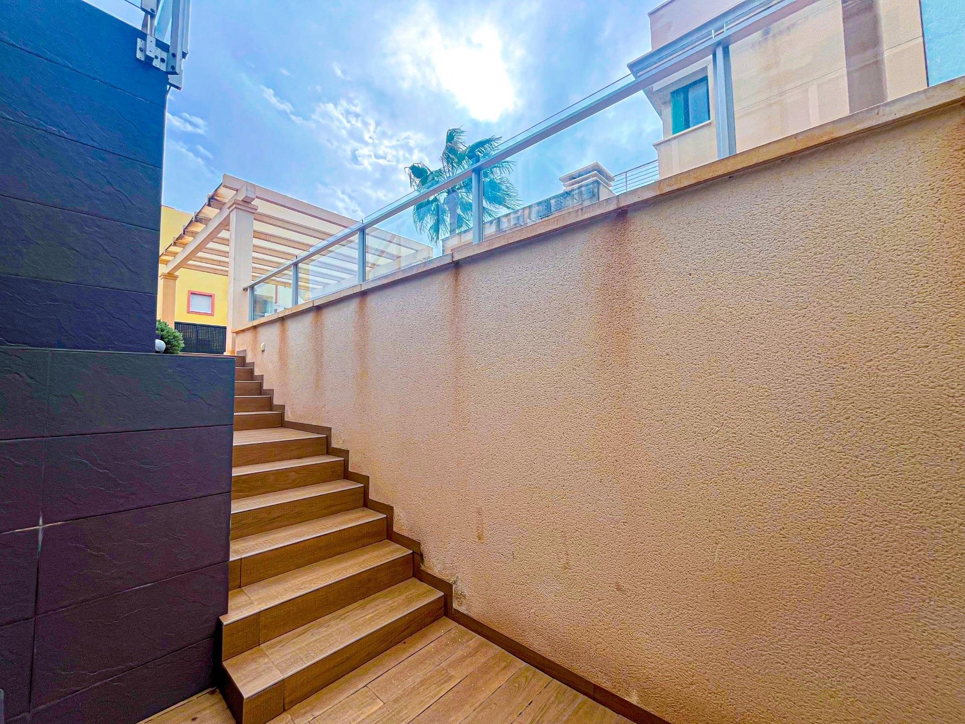 Huvila La Zenia, Alicante, Espanja 5 makuuhuonetta, 296 m2 No. 168765