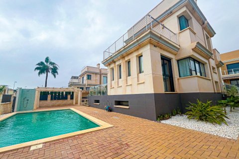 Huvila La Zenia, Alicante, Espanja 5 makuuhuonetta, 296 m2 No. 168765