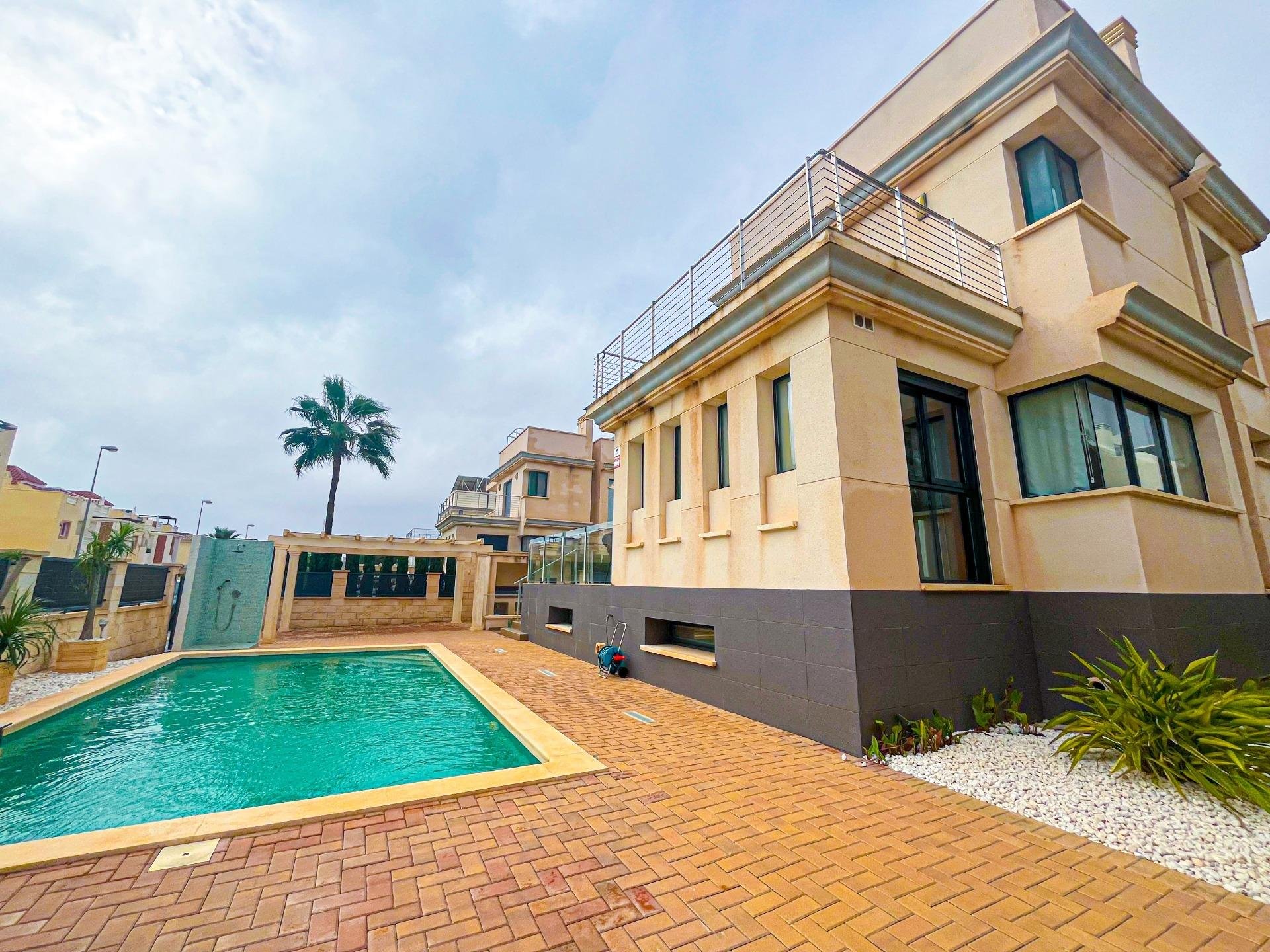 Huvila La Zenia, Alicante, Espanja 5 makuuhuonetta, 296 m2 No. 168765