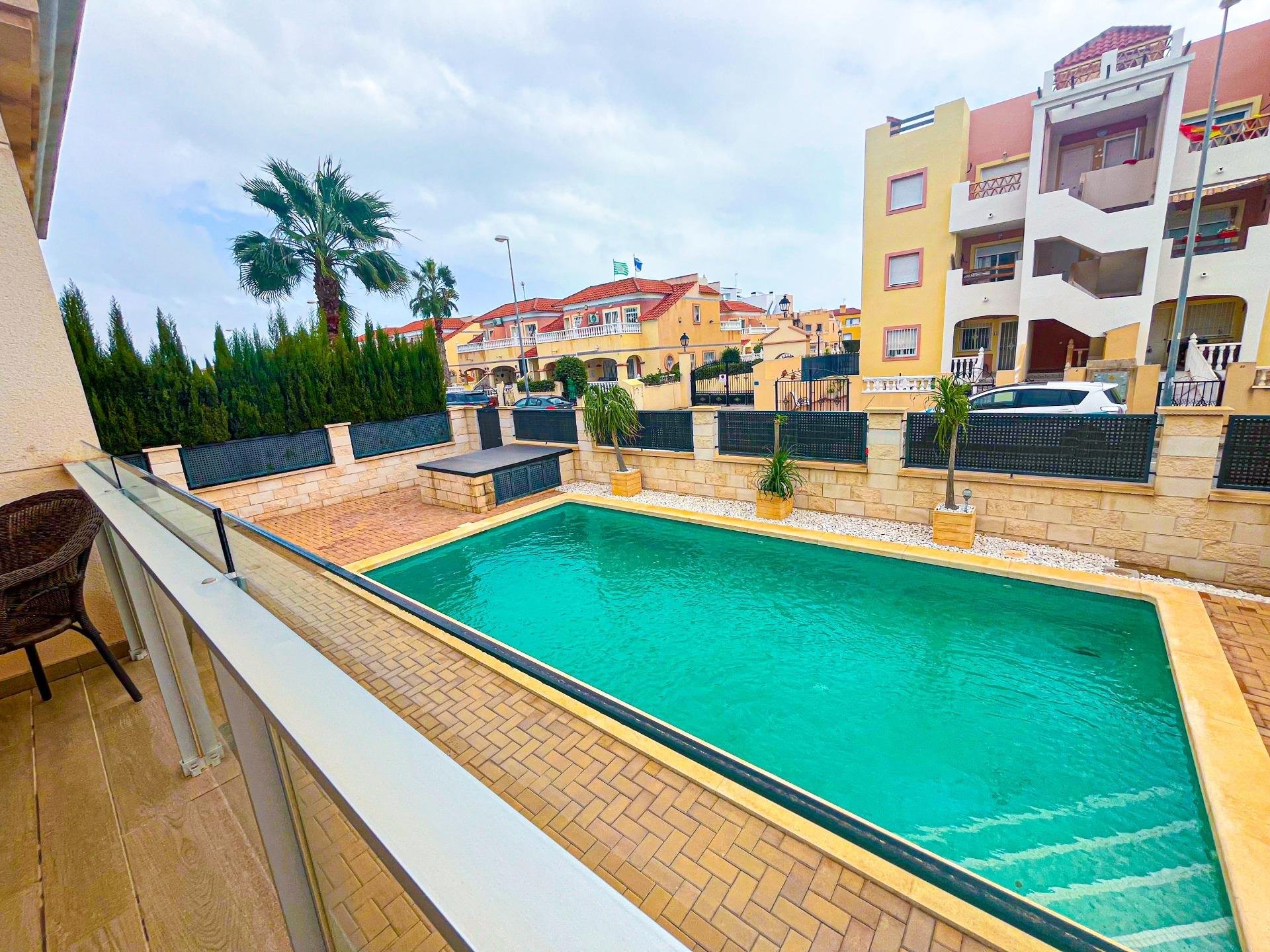 Huvila La Zenia, Alicante, Espanja 5 makuuhuonetta, 296 m2 No. 168765