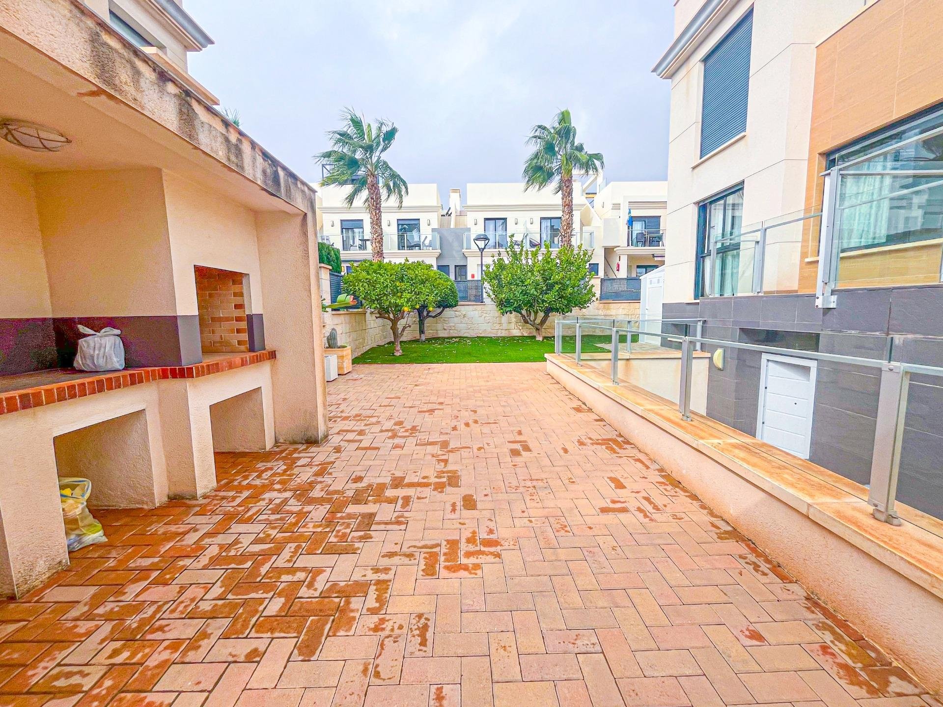 Huvila La Zenia, Alicante, Espanja 5 makuuhuonetta, 296 m2 No. 168765