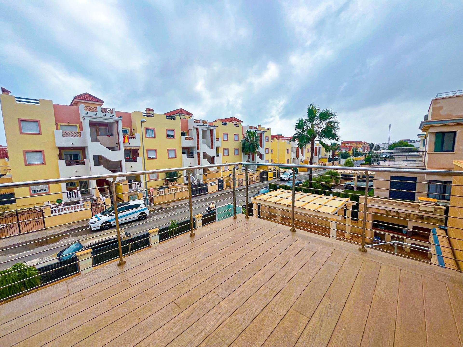 Huvila La Zenia, Alicante, Espanja 5 makuuhuonetta, 296 m2 No. 168765