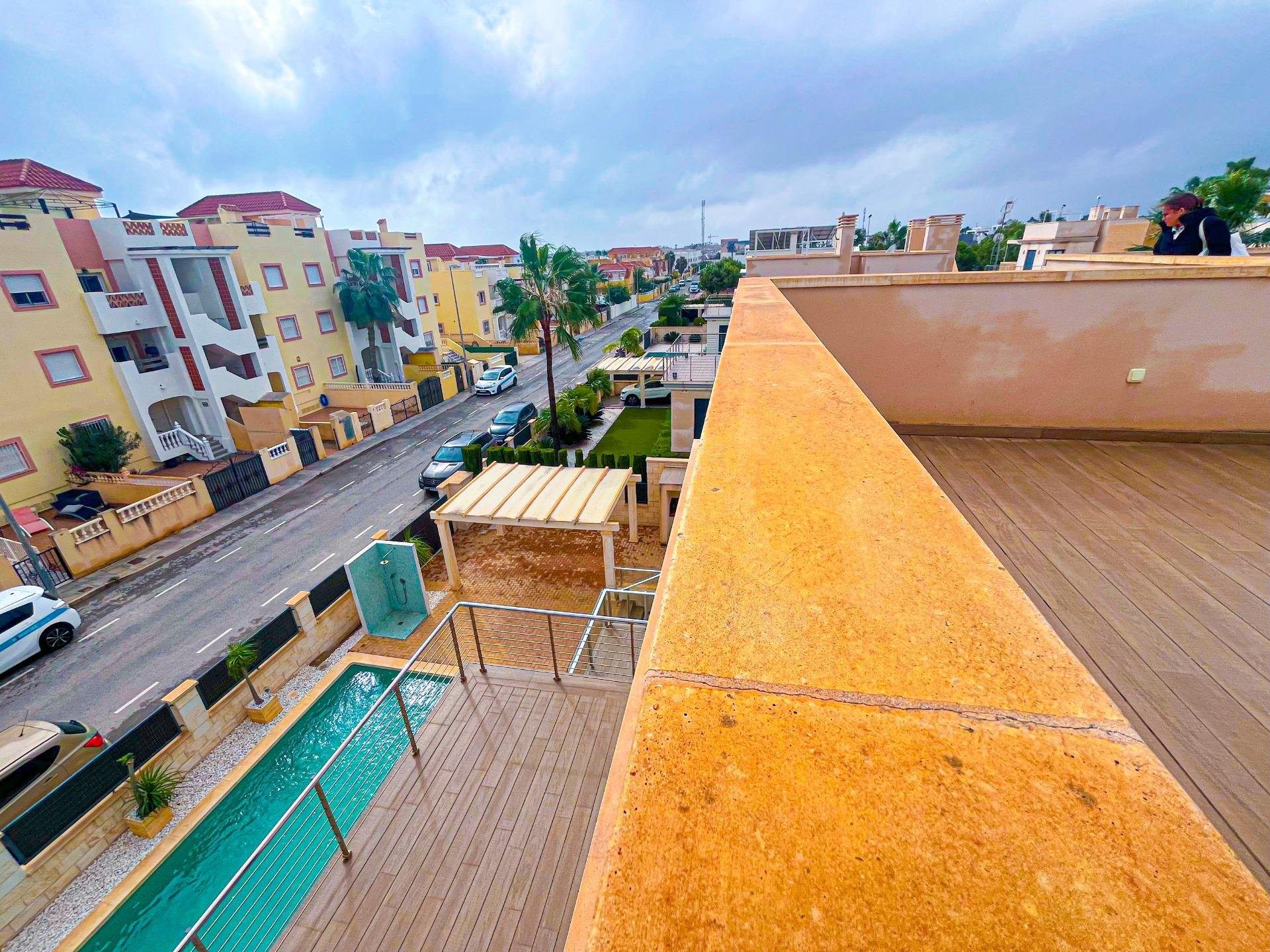 Huvila La Zenia, Alicante, Espanja 5 makuuhuonetta, 296 m2 No. 168765