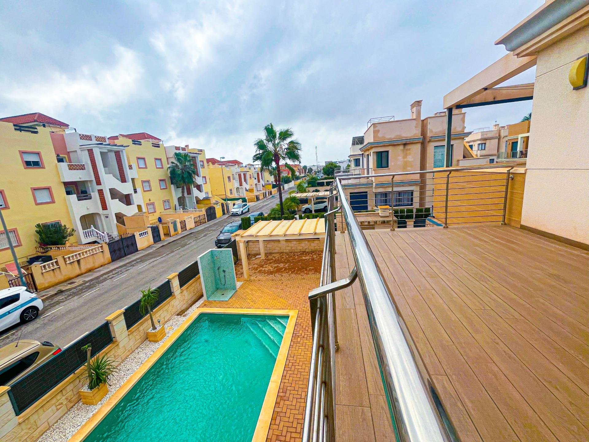 Huvila La Zenia, Alicante, Espanja 5 makuuhuonetta, 296 m2 No. 168765