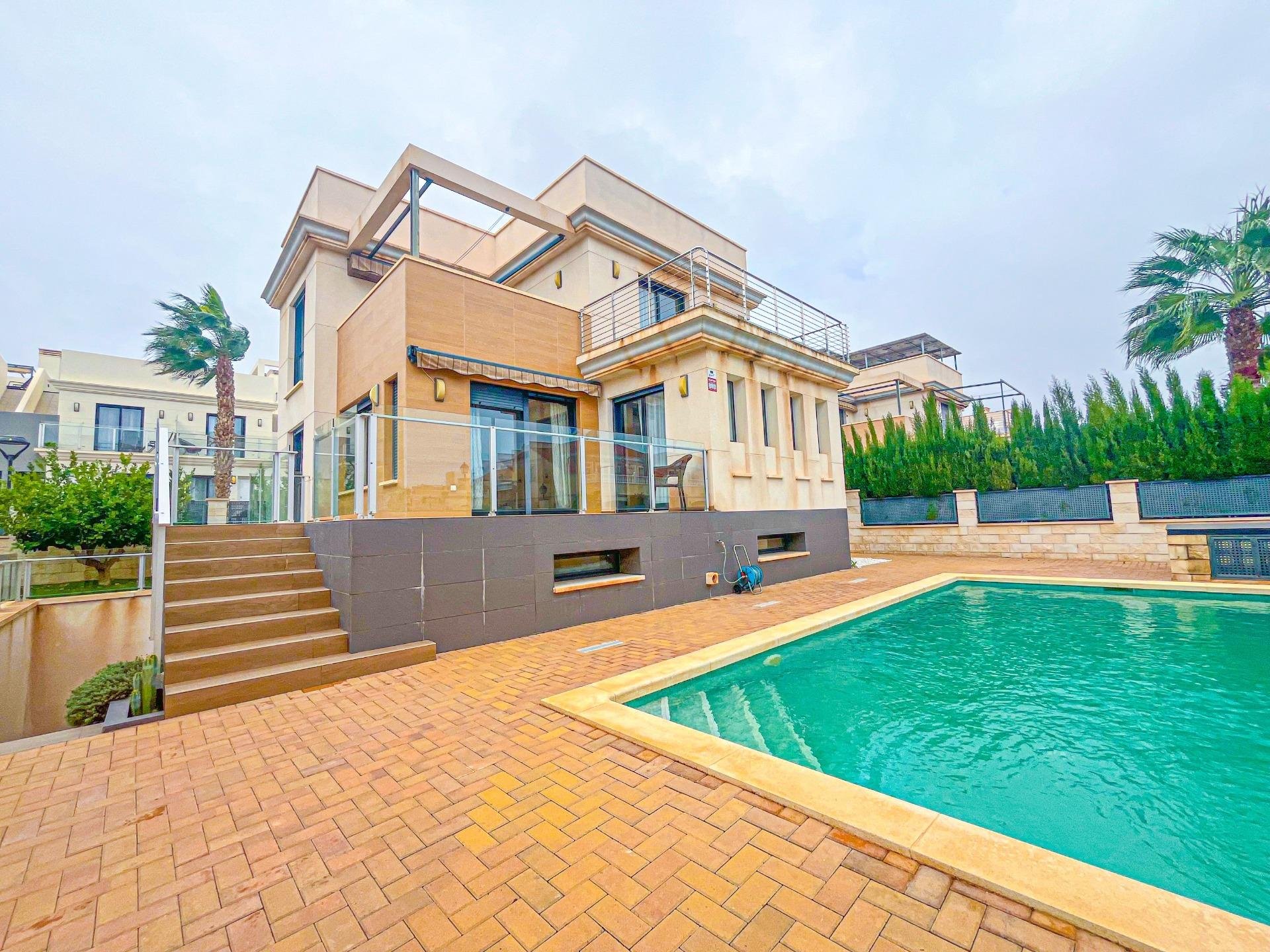 Huvila La Zenia, Alicante, Espanja 5 makuuhuonetta, 296 m2 No. 168765
