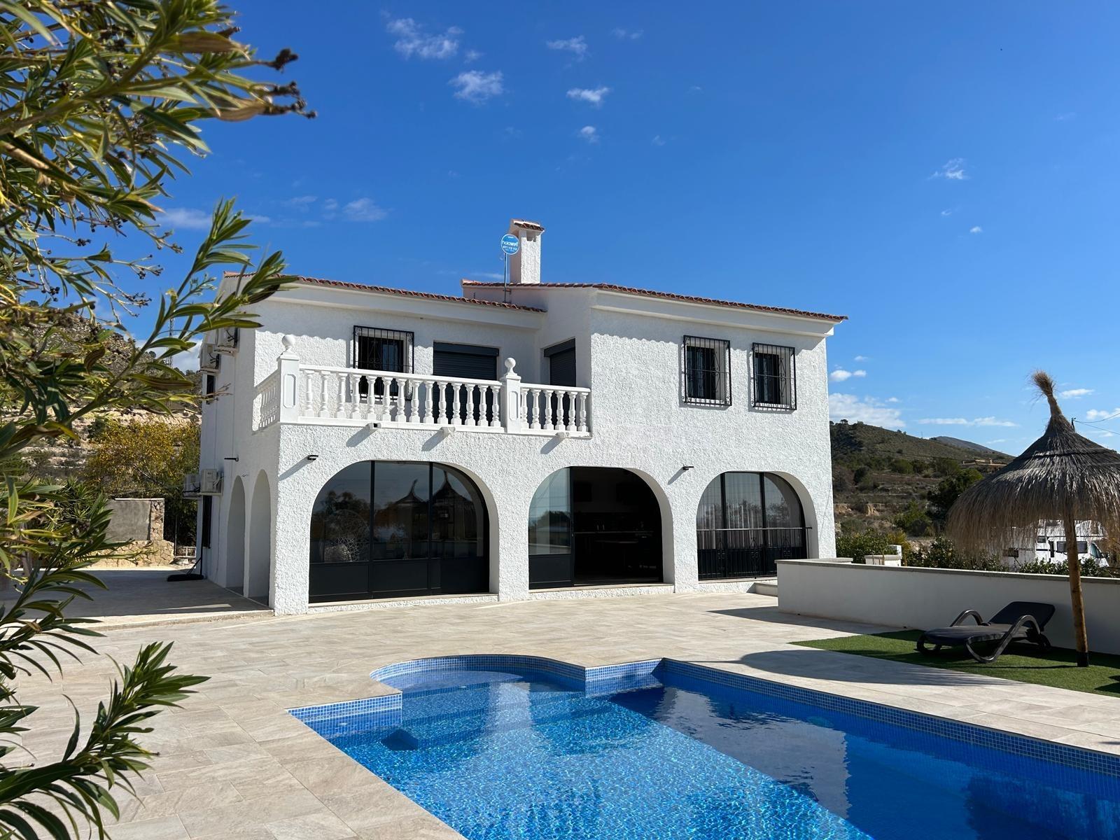 Hus i Villajoyosa, Alicante, Spanien 4 sovrum, 241 kvm. Nr. 165673