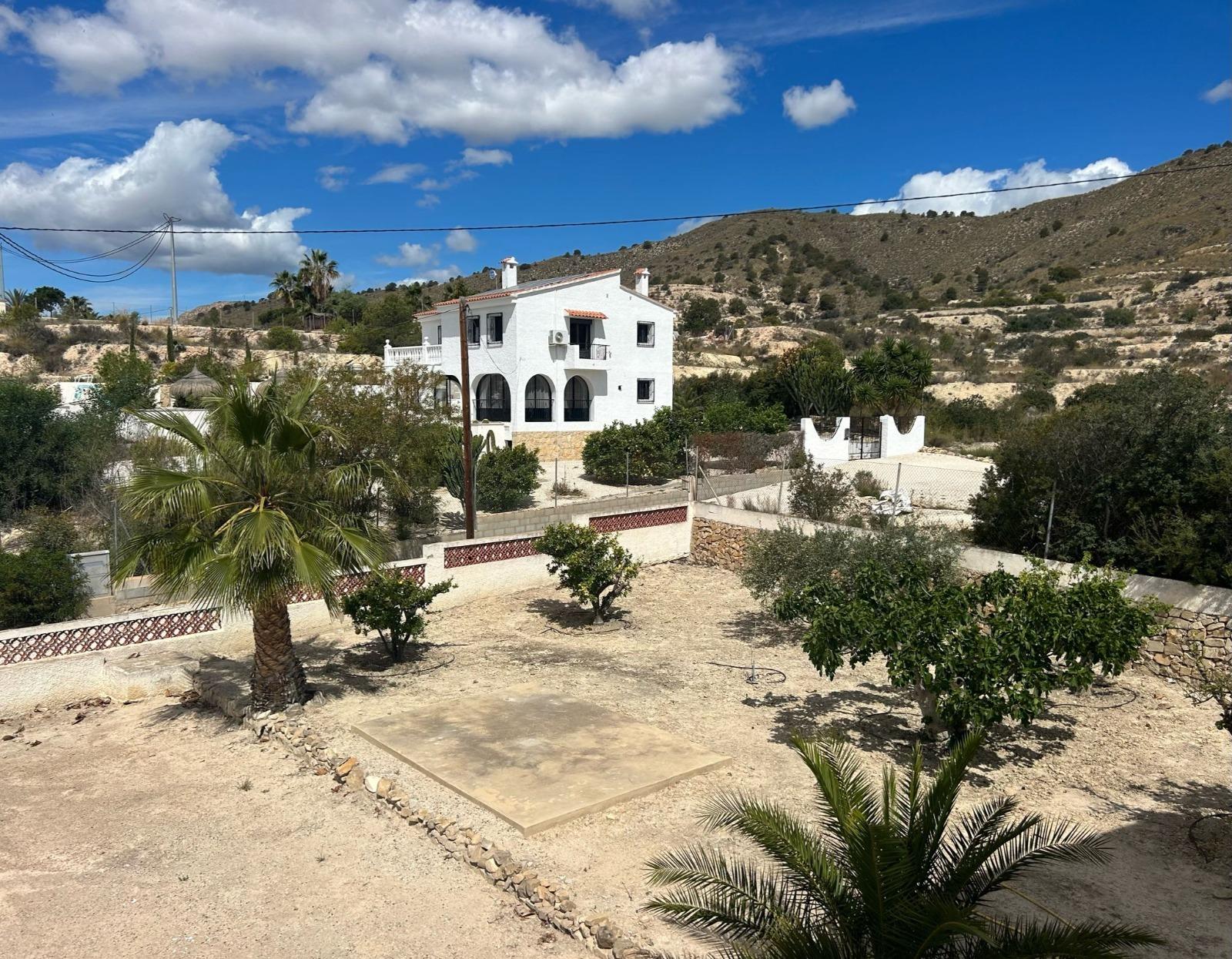 Hus i Villajoyosa, Alicante, Spanien 4 sovrum, 241 kvm. Nr. 165673