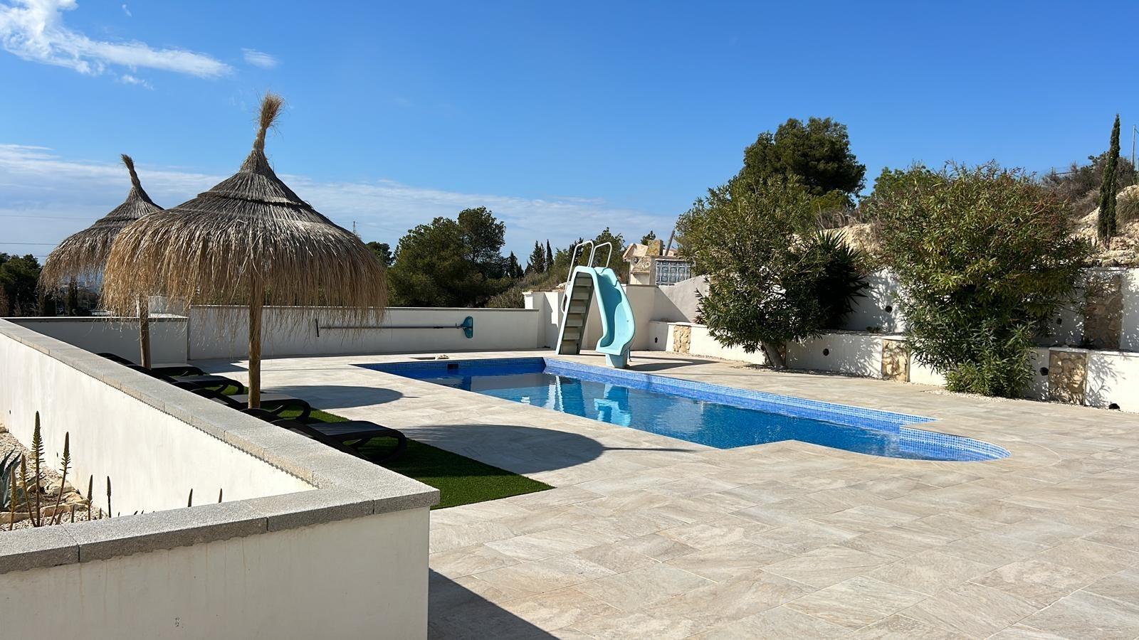 Hus i Villajoyosa, Alicante, Spanien 4 sovrum, 241 kvm. Nr. 165673