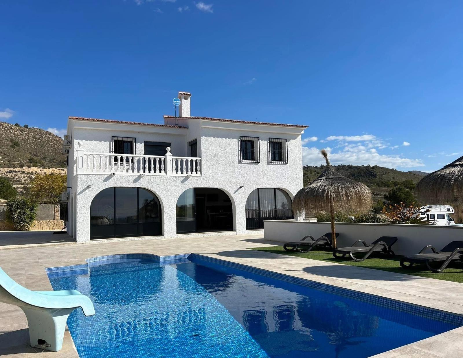 Hus i Villajoyosa, Alicante, Spanien 4 sovrum, 241 kvm. Nr. 165673