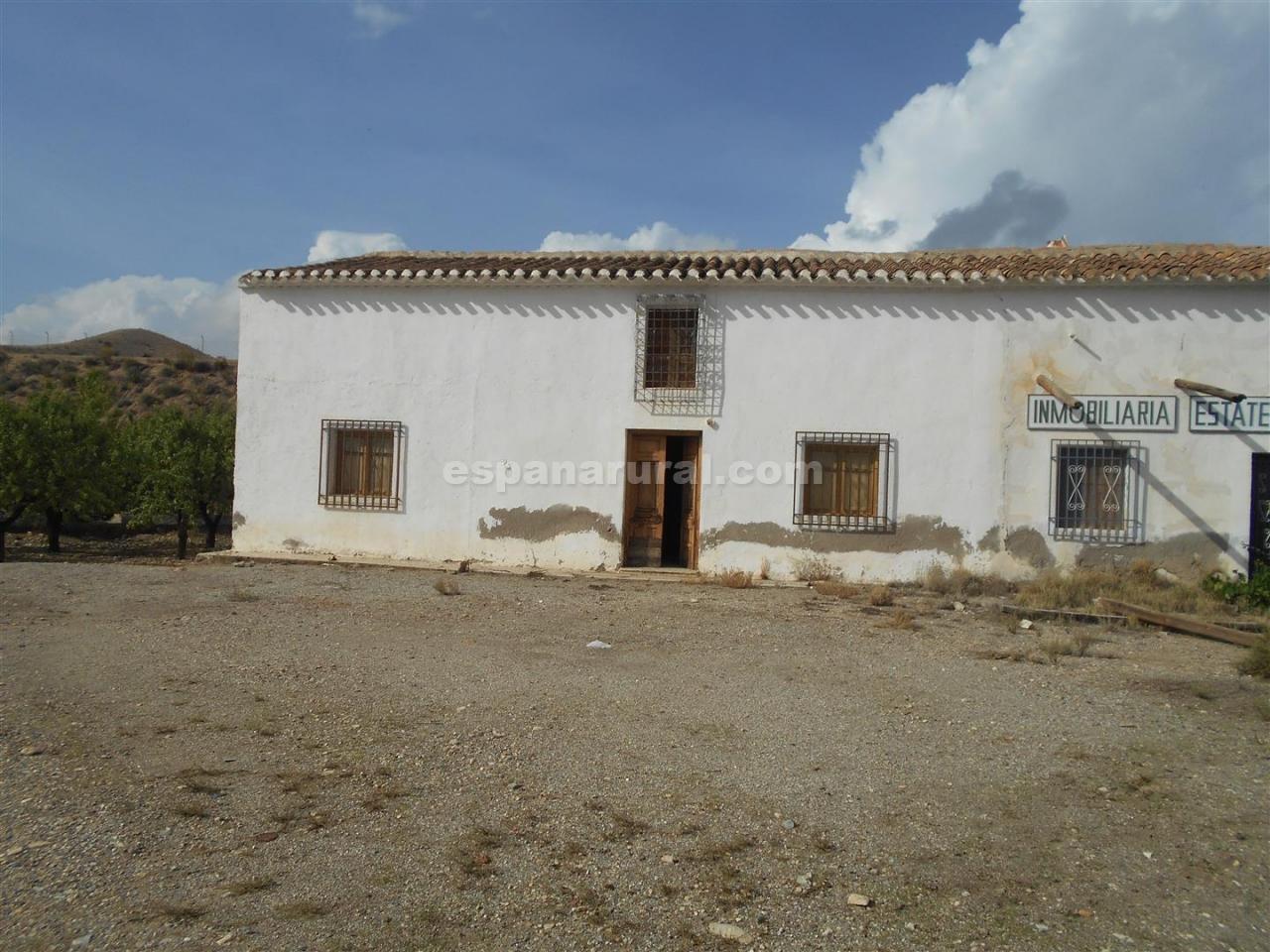 Hus i Albox, Almeria, Spanien 6 sovrum, 180 kvm. Nr. 184134