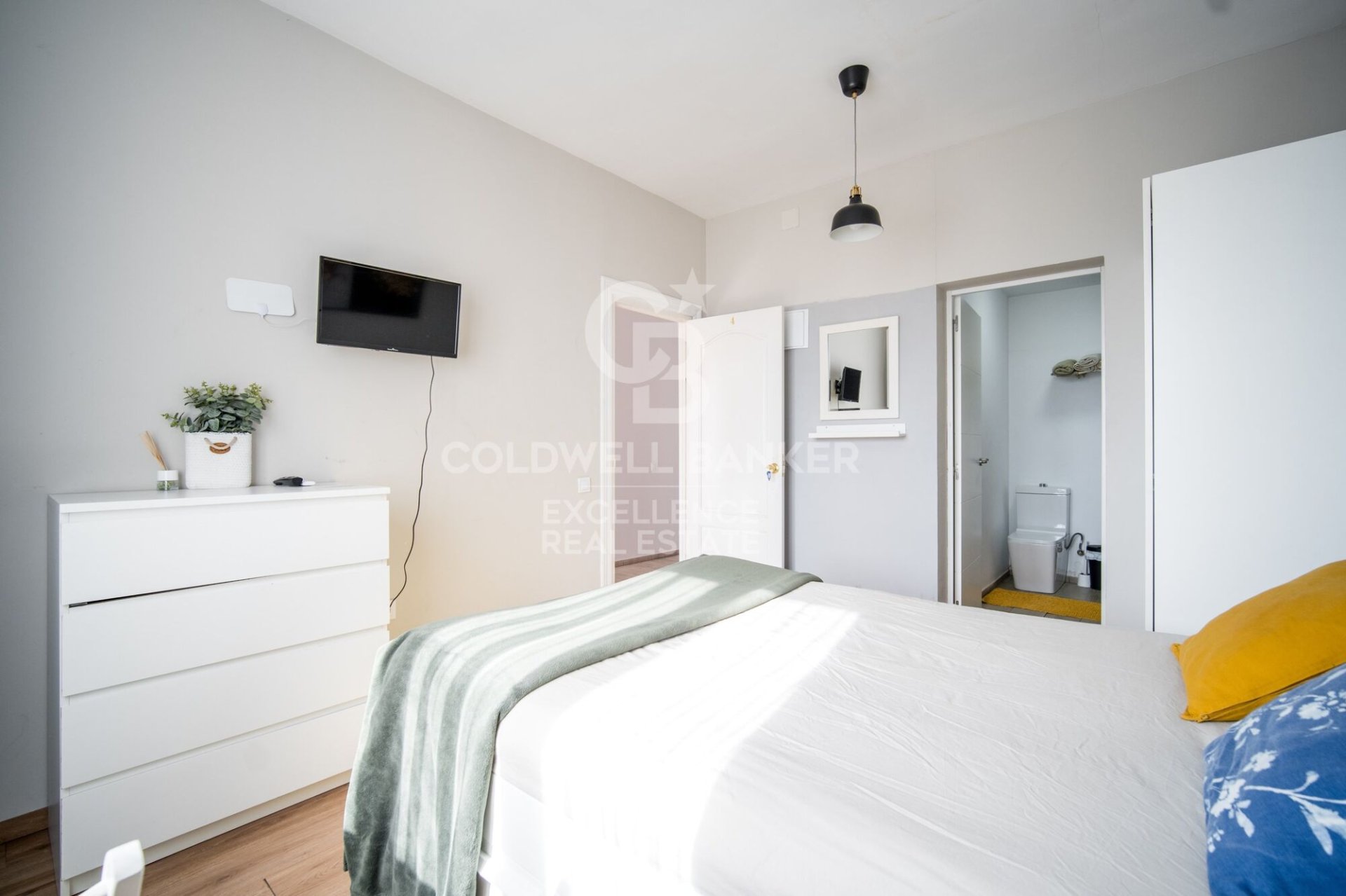 Hotel en Paterna, València, España 9 dormitorios, 320 m2 No. 159540