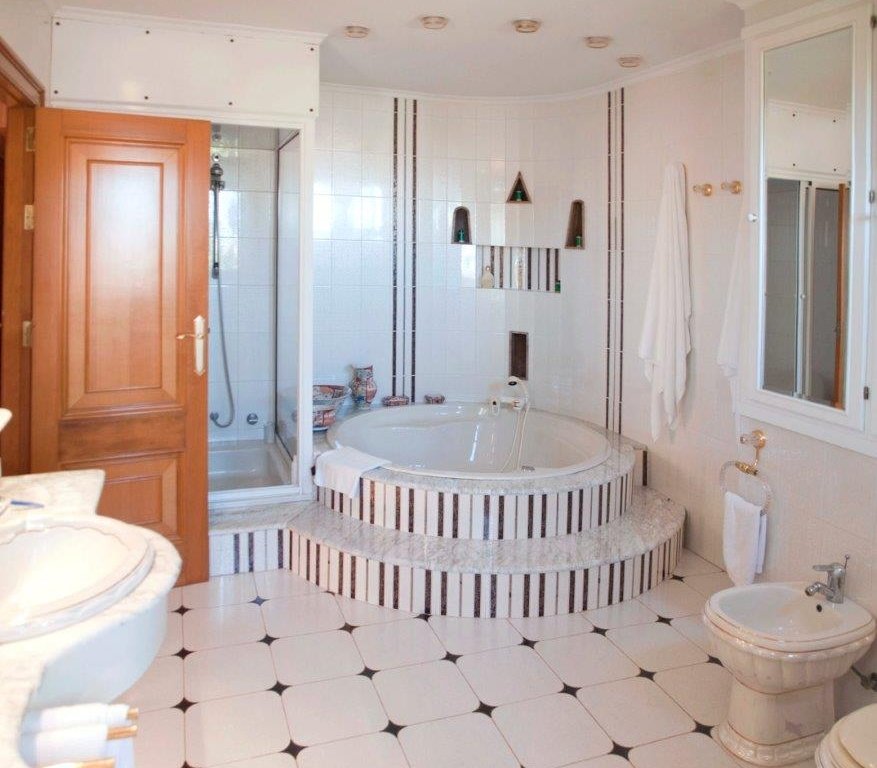 Villa a Los Dolses, Alicante, Spagna 5 camere da letto, 860 mq. N° 113935