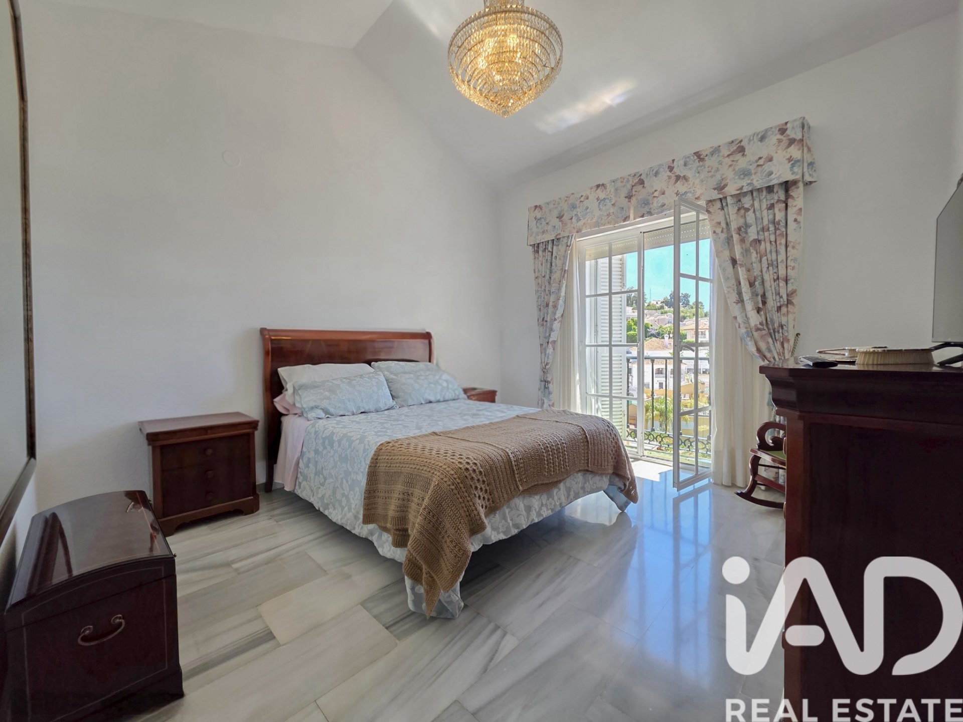 House in Malaga, Spain 6 bedrooms, 271 sq.m. No. 195130