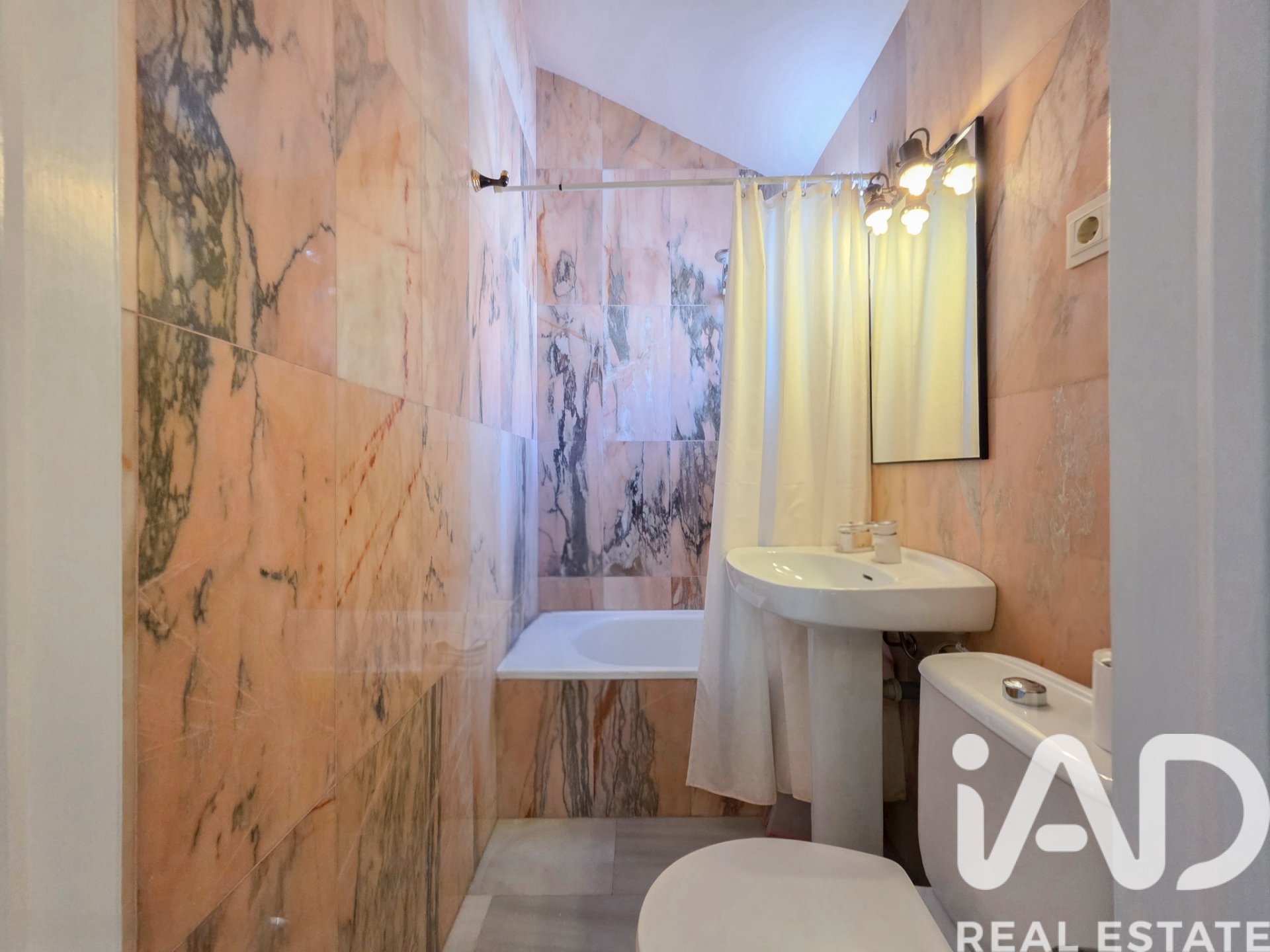 House in Malaga, Spain 6 bedrooms, 271 sq.m. No. 195130