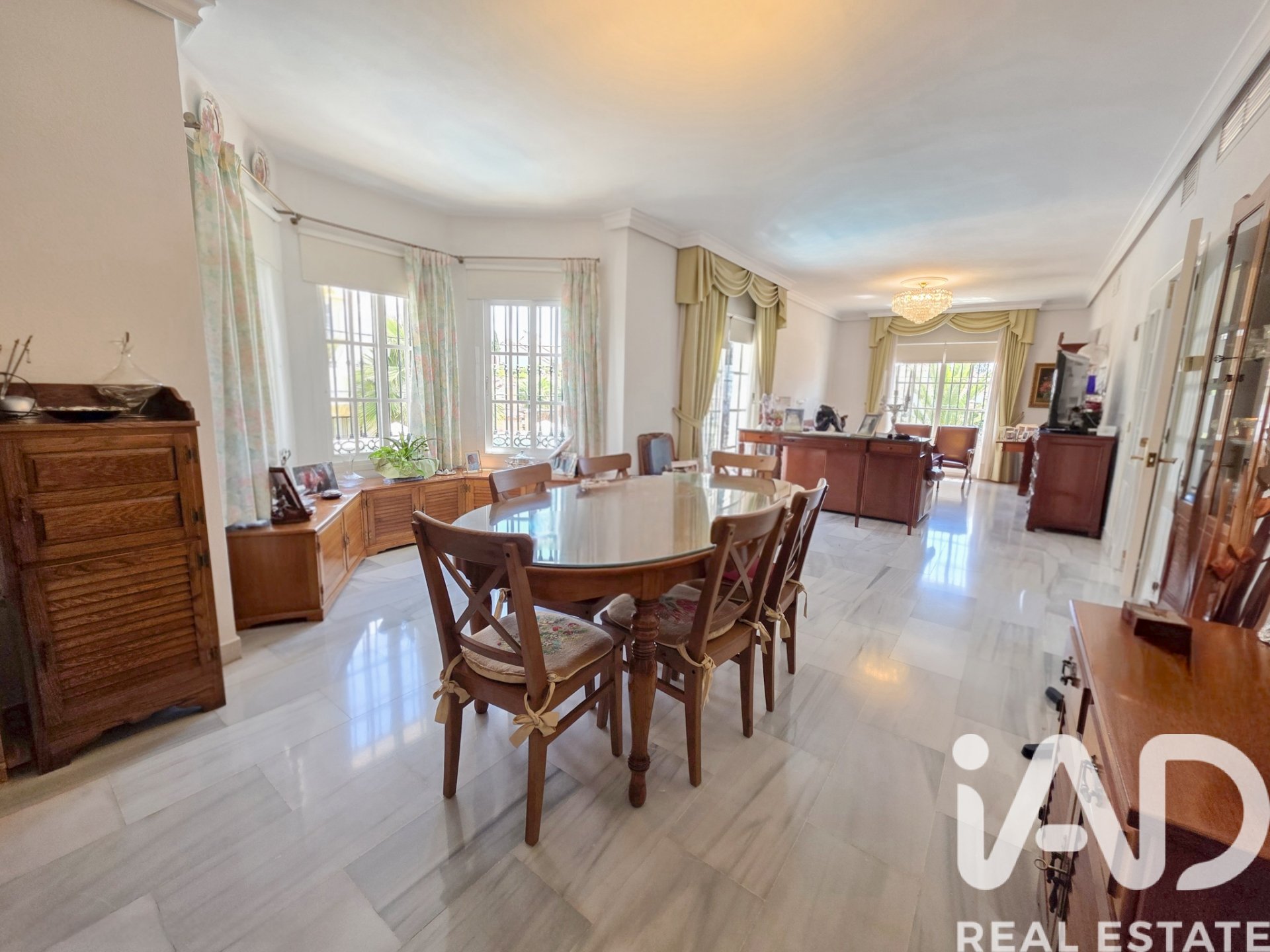 House in Malaga, Spain 6 bedrooms, 271 sq.m. No. 195130
