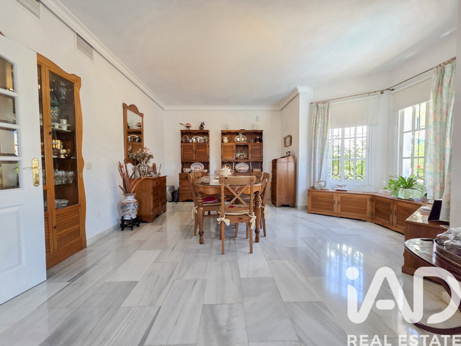 House in Malaga, Spain 6 bedrooms, 271 sq.m. No. 195130