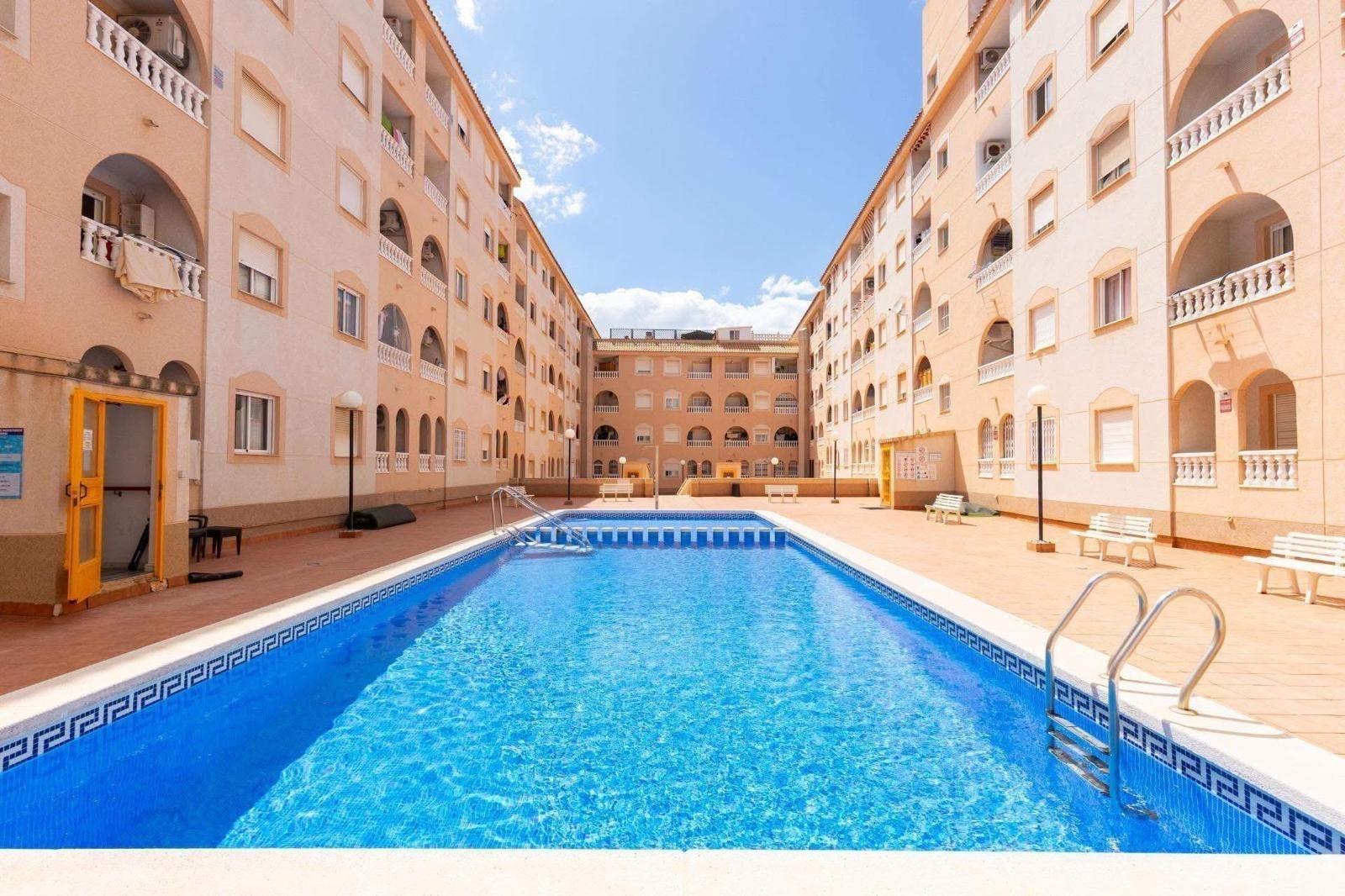 Apartment à Torrevieja, Alicante, Espagne 50 m2 No. 190470