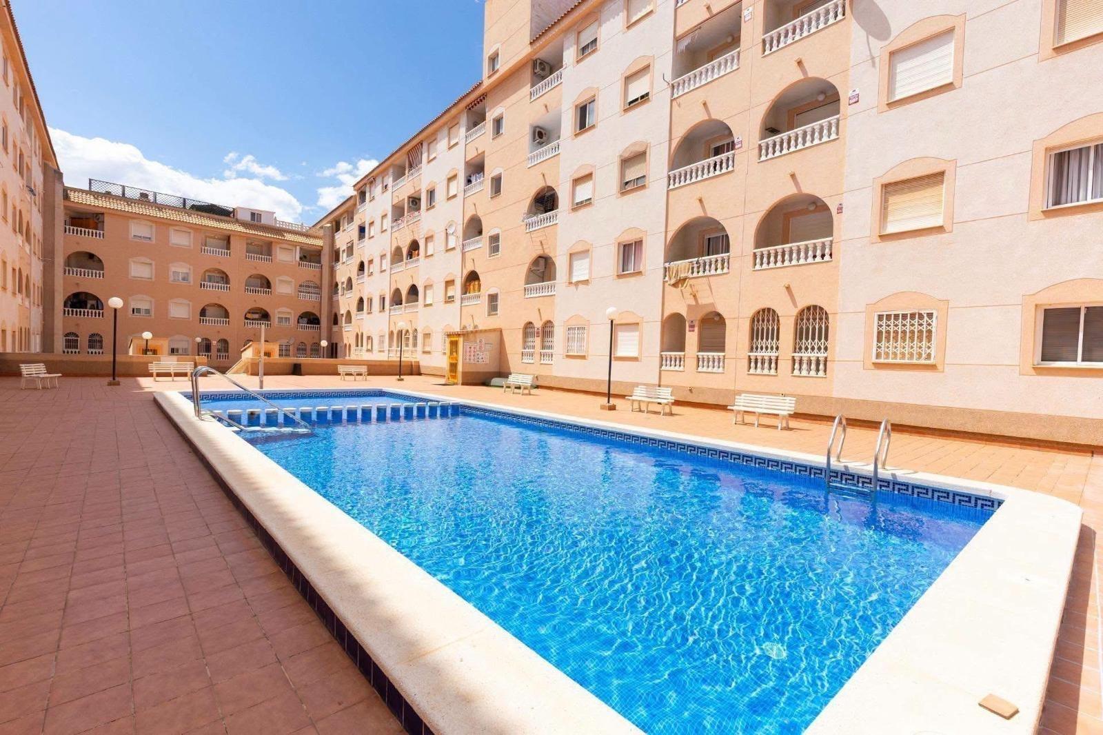 Apartment à Torrevieja, Alicante, Espagne 50 m2 No. 190470