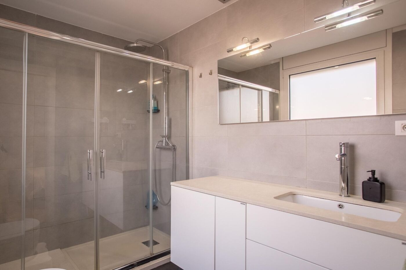 House in Sant Vicenc De Montalt, Barcelona, Spain 5 bedrooms,  No. 140781
