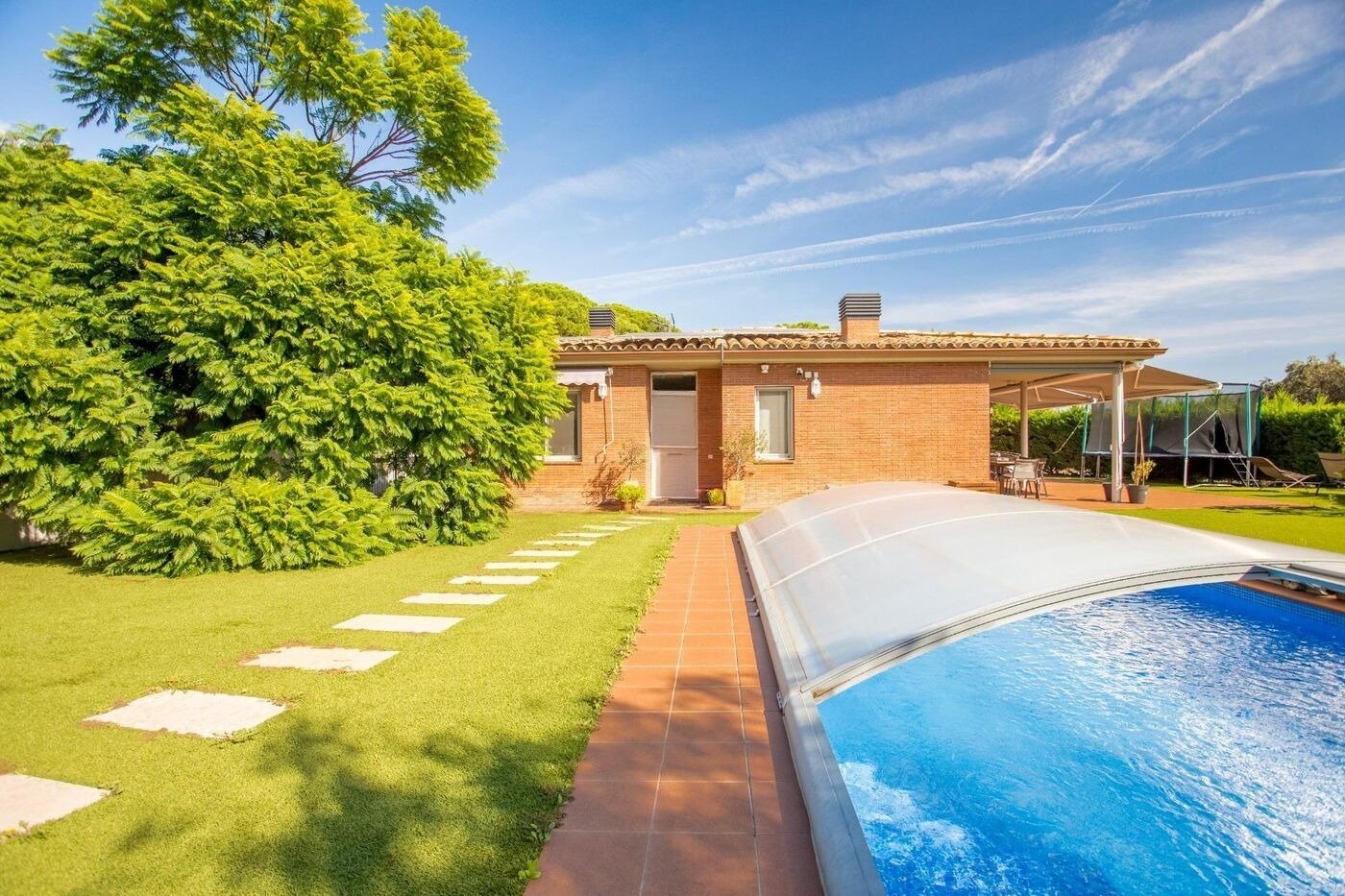 House in Sant Vicenc De Montalt, Barcelona, Spain 5 bedrooms,  No. 140781