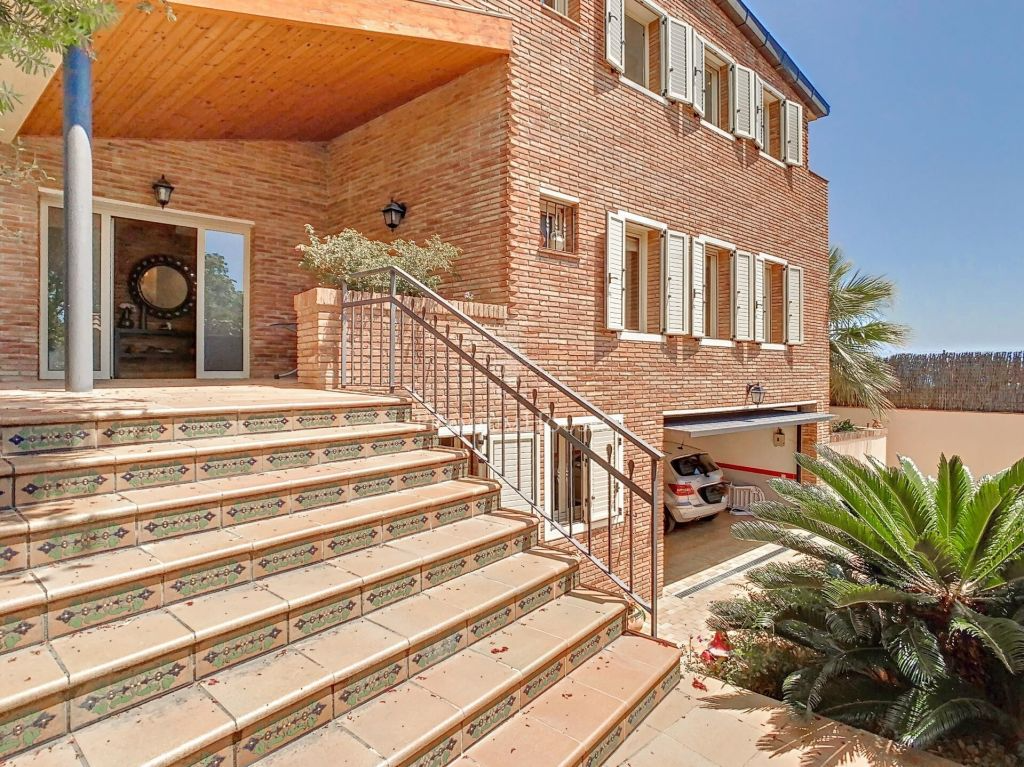 Talo Sant Pol de Mar, Barcelona, Espanja 5 makuuhuonetta,  No. 140779