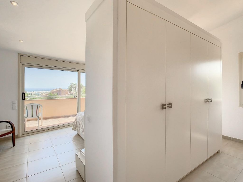 Talo Sant Pol de Mar, Barcelona, Espanja 5 makuuhuonetta,  No. 140779