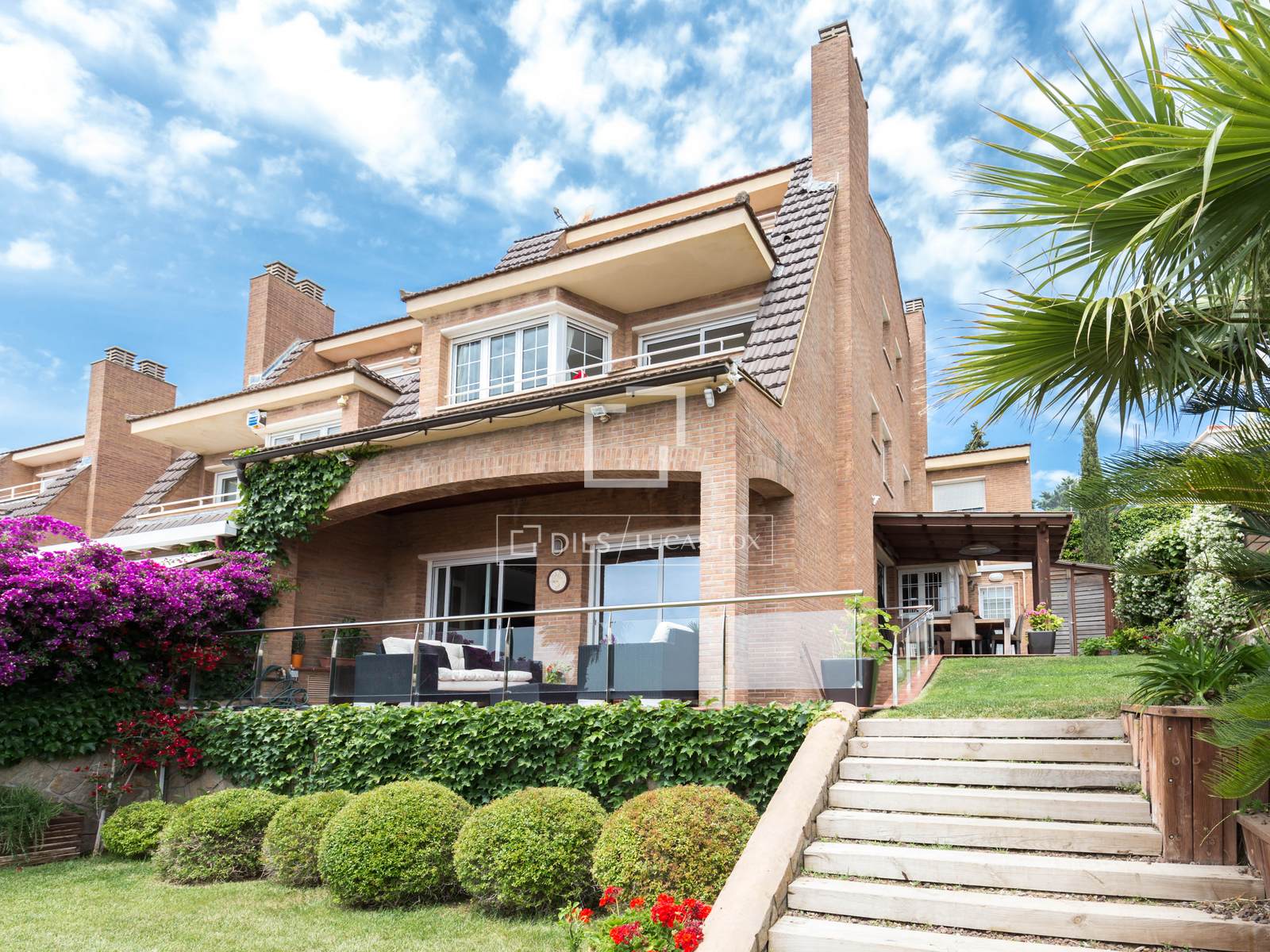 Villa en Esplugues de Llobregat, Barcelona, España 5 dormitorios, 425 m2 No. 150916