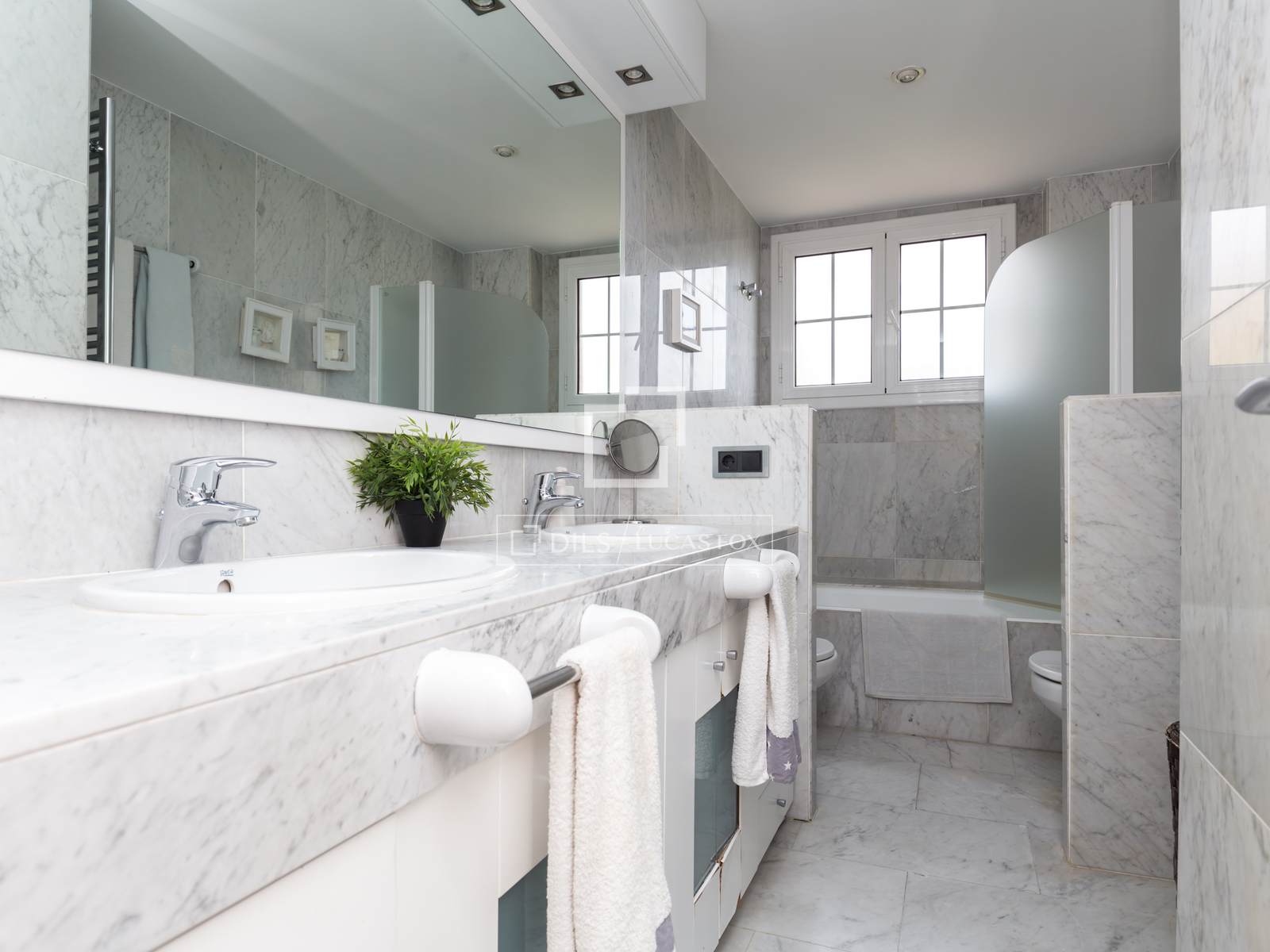 Villa en Esplugues de Llobregat, Barcelona, España 5 dormitorios, 425 m2 No. 150916