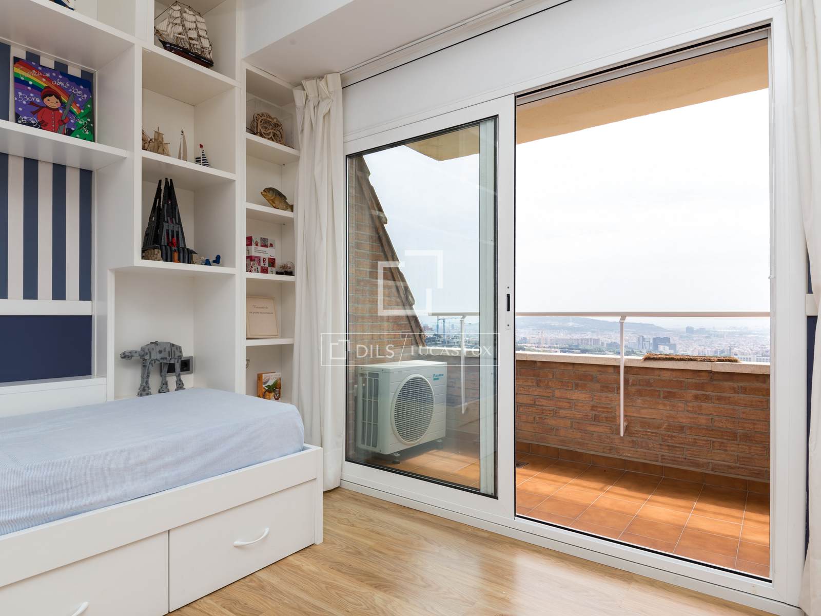 Villa en Esplugues de Llobregat, Barcelona, España 5 dormitorios, 425 m2 No. 150916