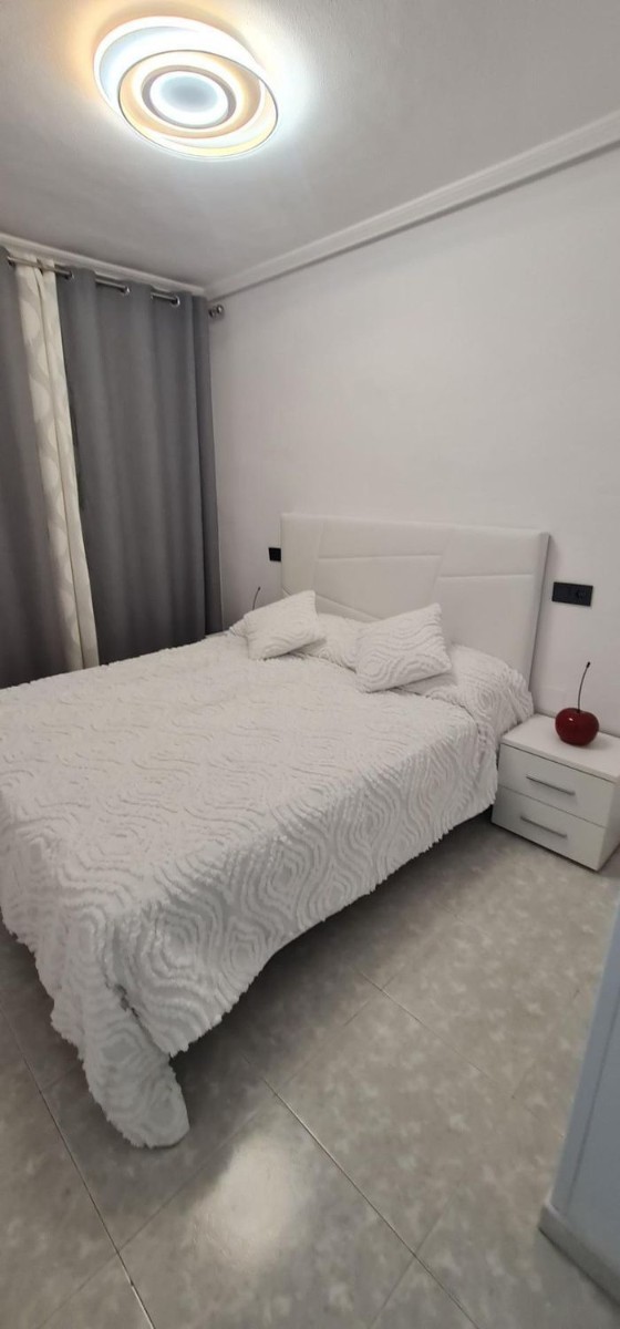 Apartamento en Torrevieja, Alicante, España 1 dormitorio, 51 m2 No. 183403