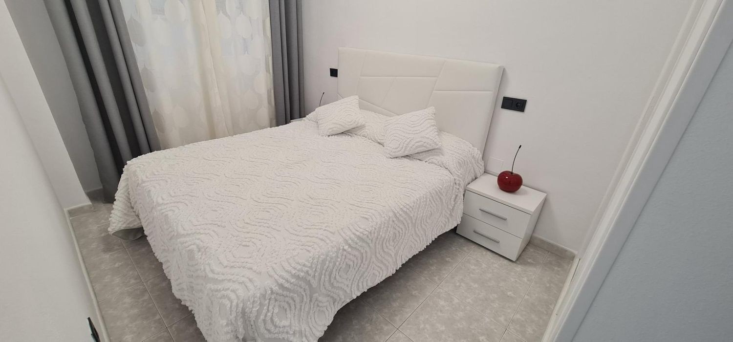 Apartamento en Torrevieja, Alicante, España 1 dormitorio, 51 m2 No. 183403