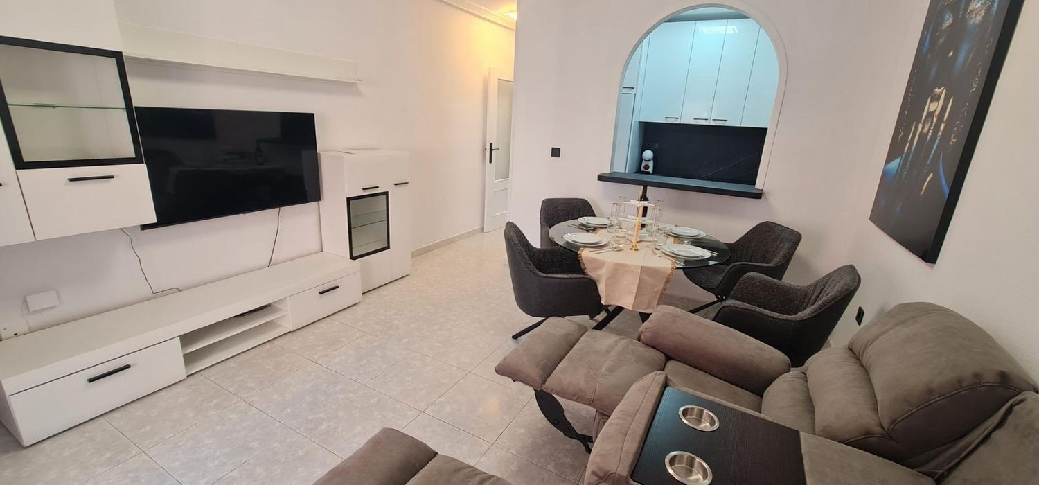 Apartamento en Torrevieja, Alicante, España 1 dormitorio, 51 m2 No. 183403