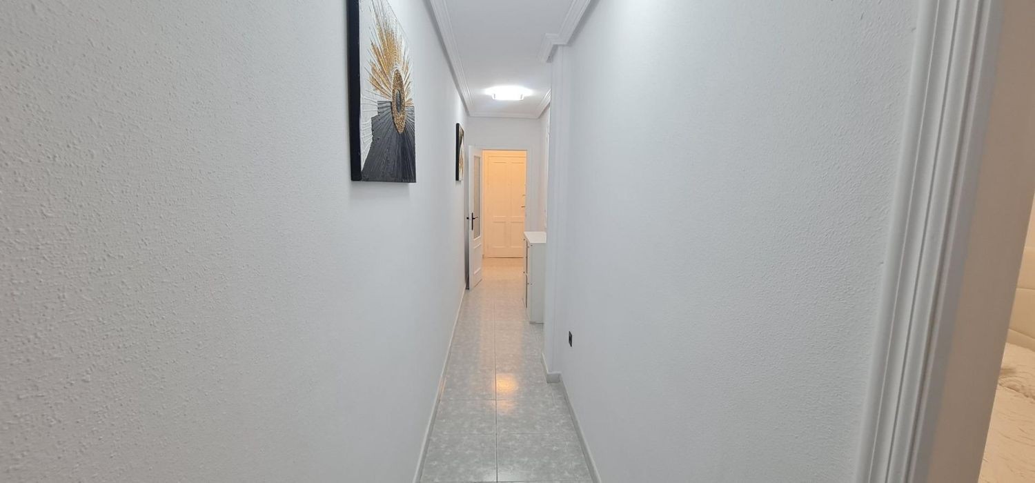Apartamento en Torrevieja, Alicante, España 1 dormitorio, 51 m2 No. 183403