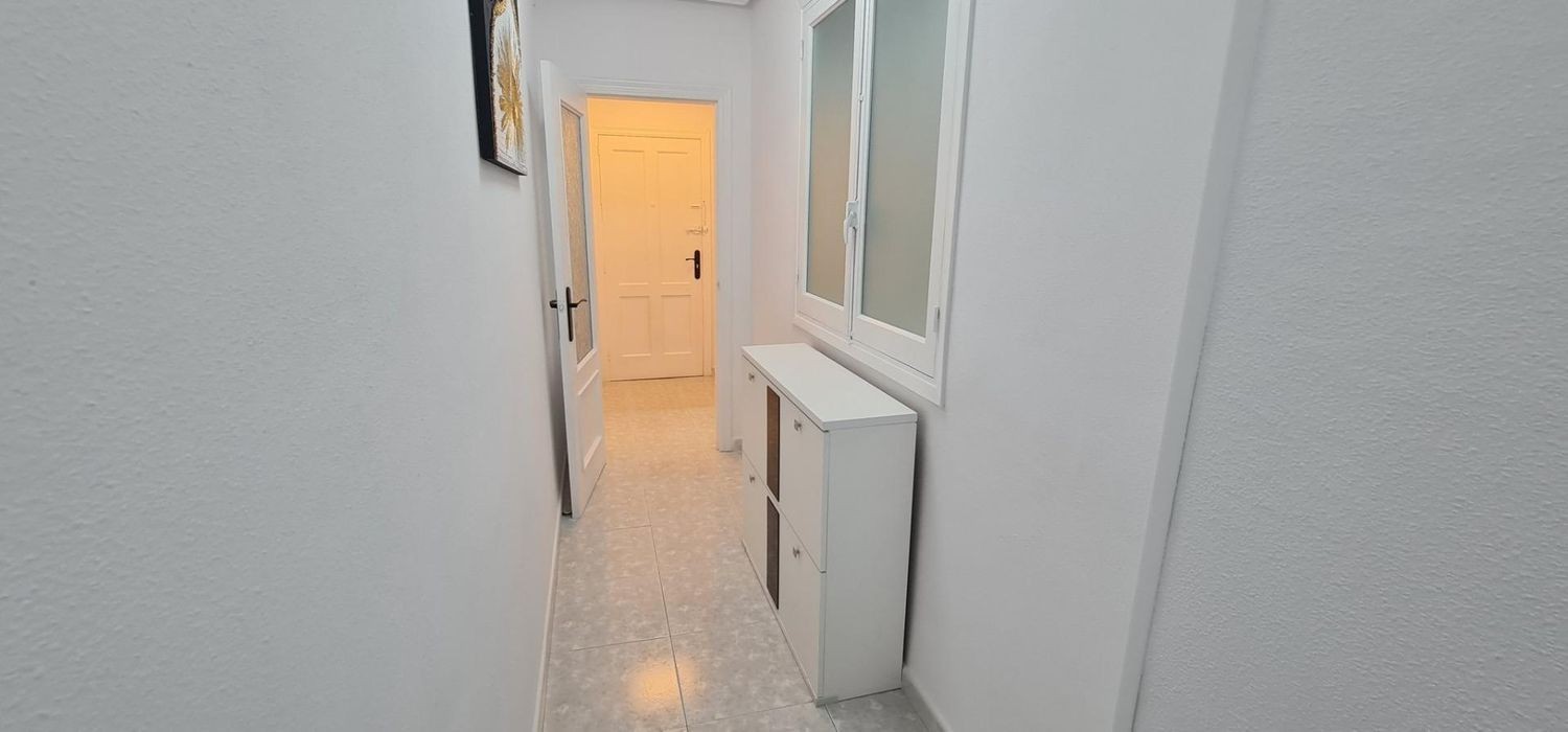 Apartamento en Torrevieja, Alicante, España 1 dormitorio, 51 m2 No. 183403