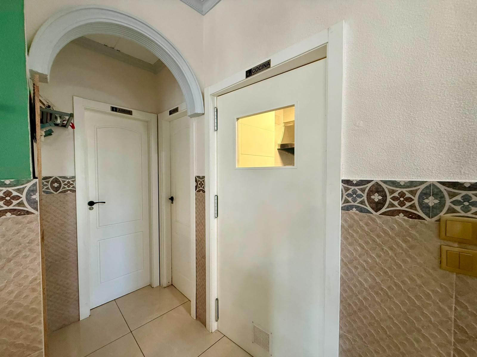 Commercial property in Guardamar del Segura, Alicante, Spain 101 sq.m. No. 193303