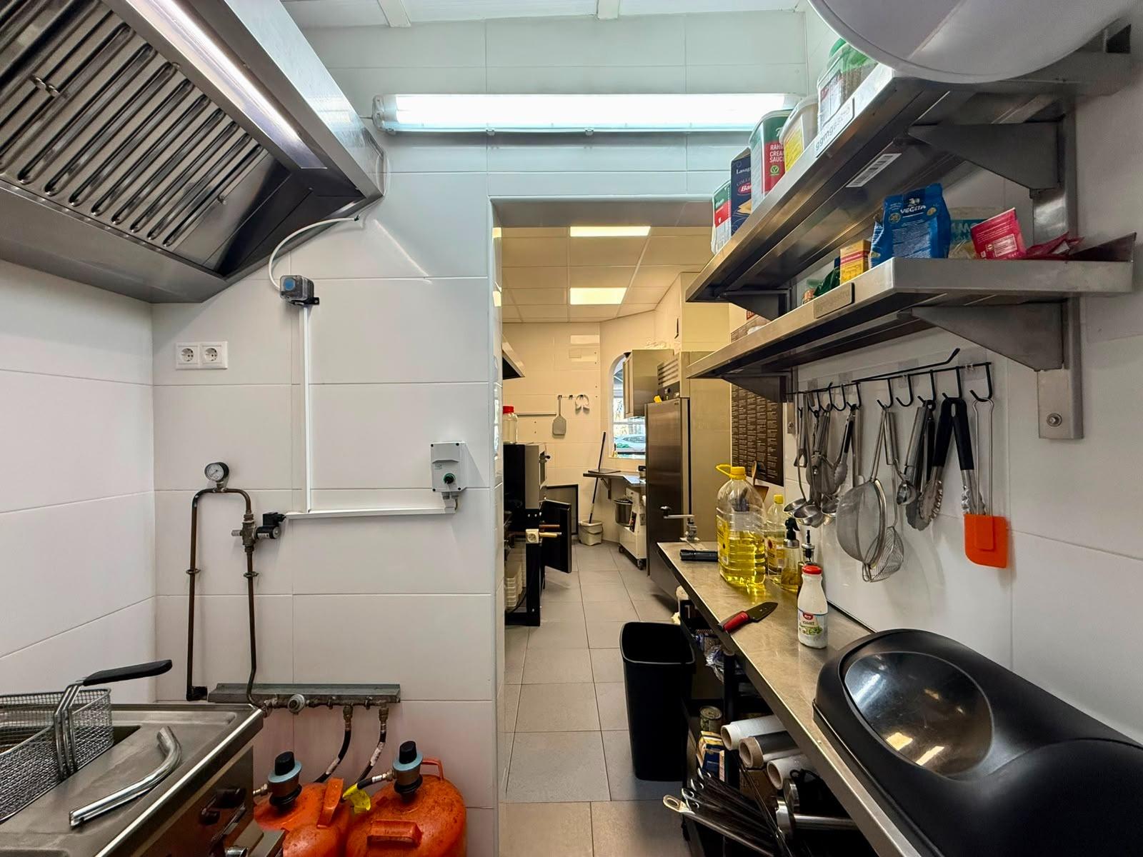 Commercial property in Guardamar del Segura, Alicante, Spain 101 sq.m. No. 193303