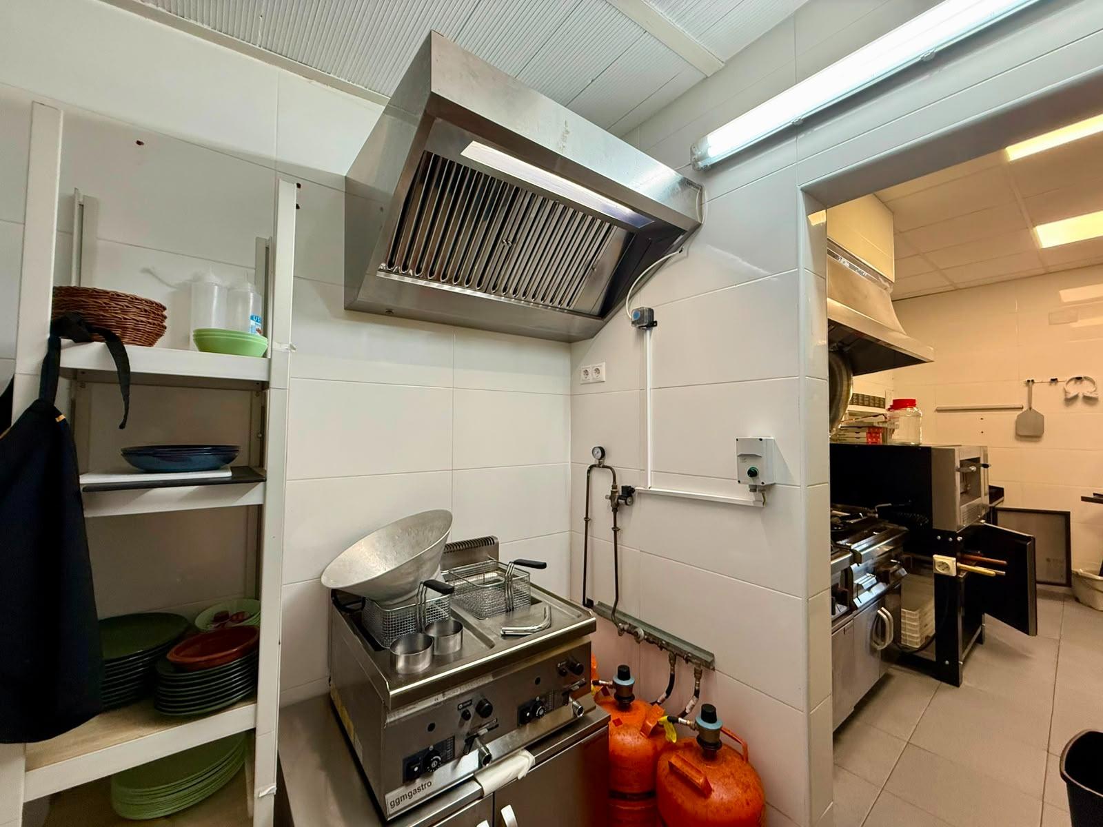 Commercial property in Guardamar del Segura, Alicante, Spain 101 sq.m. No. 193303