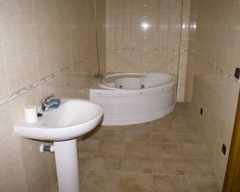 Villetta a schiera a Guardamar del Segura, Alicante, Spagna 4 camere da letto, 100 mq. N° 81037