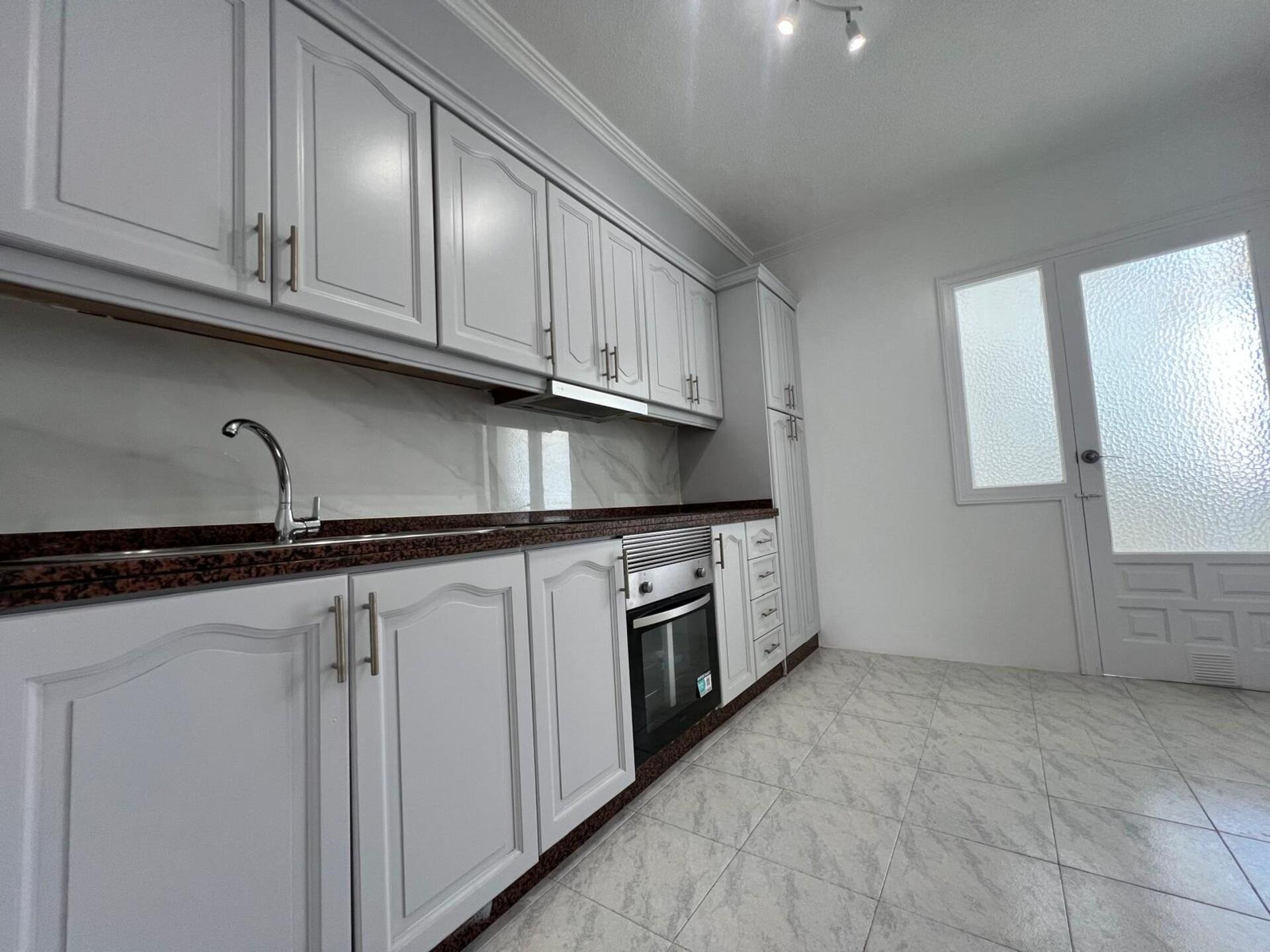 Квартира в Торревьеха, Аликанте, Испания 3 спальни, 98м2 №184353
