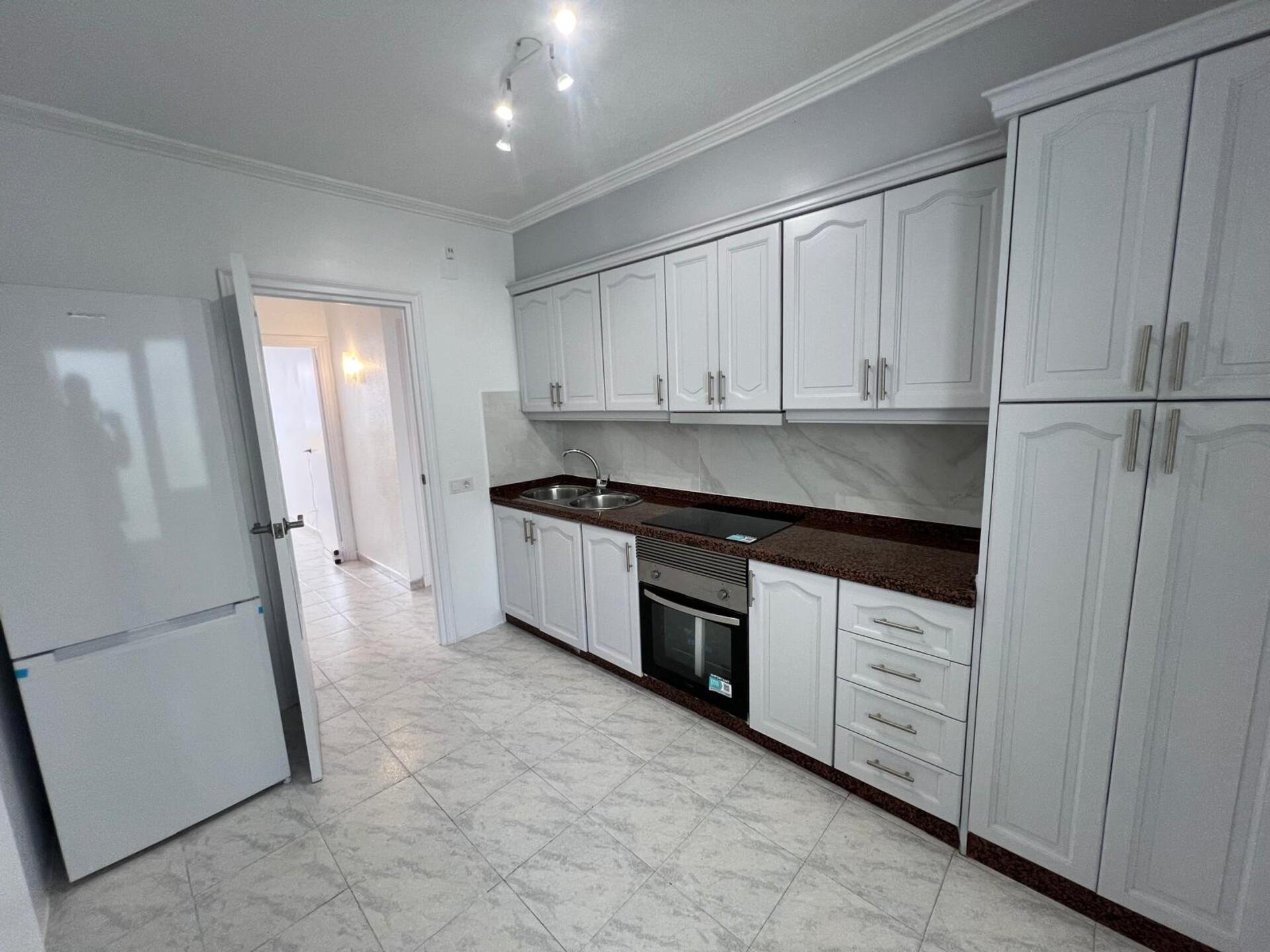 Квартира в Торревьеха, Аликанте, Испания 3 спальни, 98м2 №184353